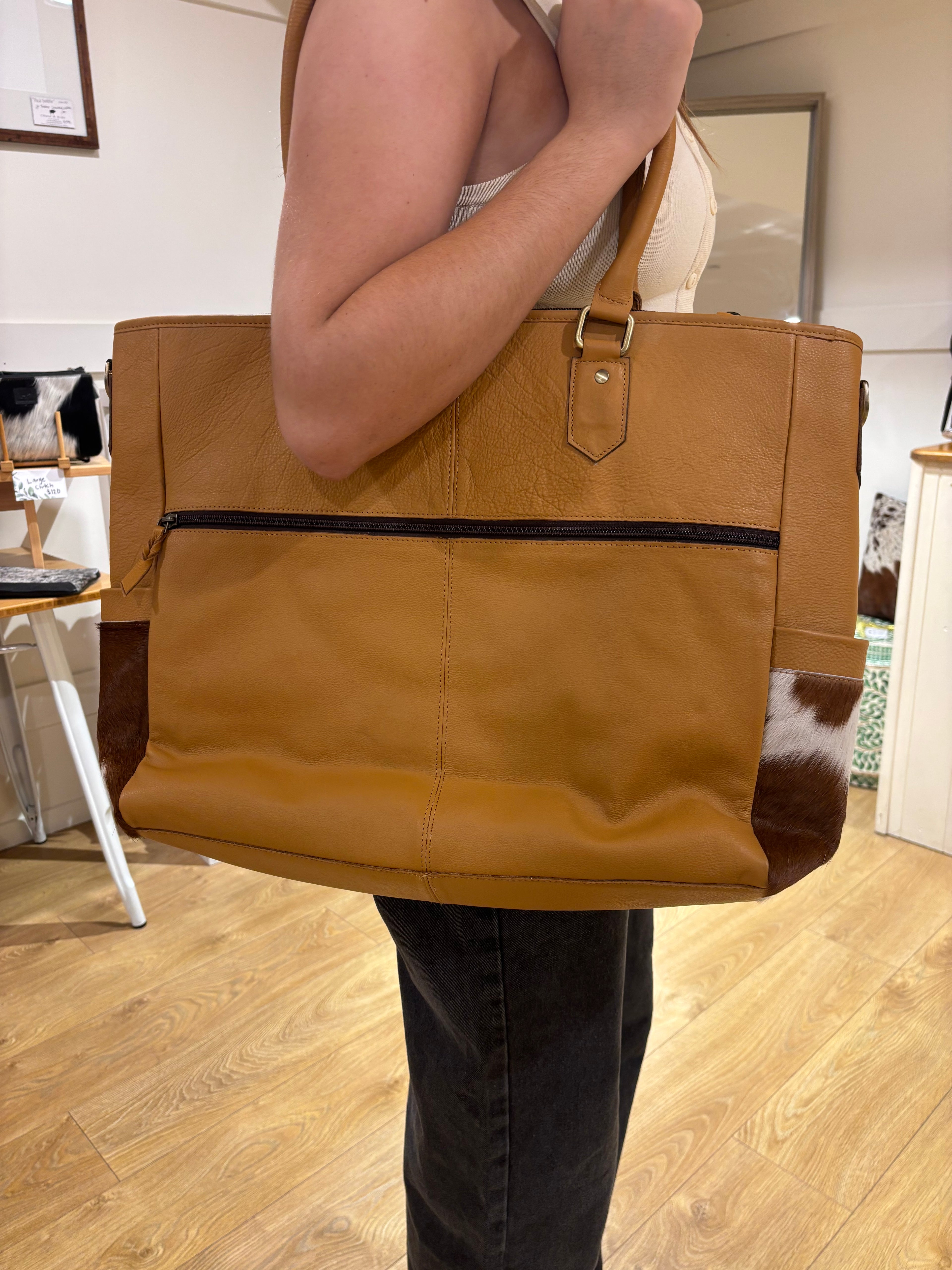 Cowhide and tooling leather nappy / Large Bag