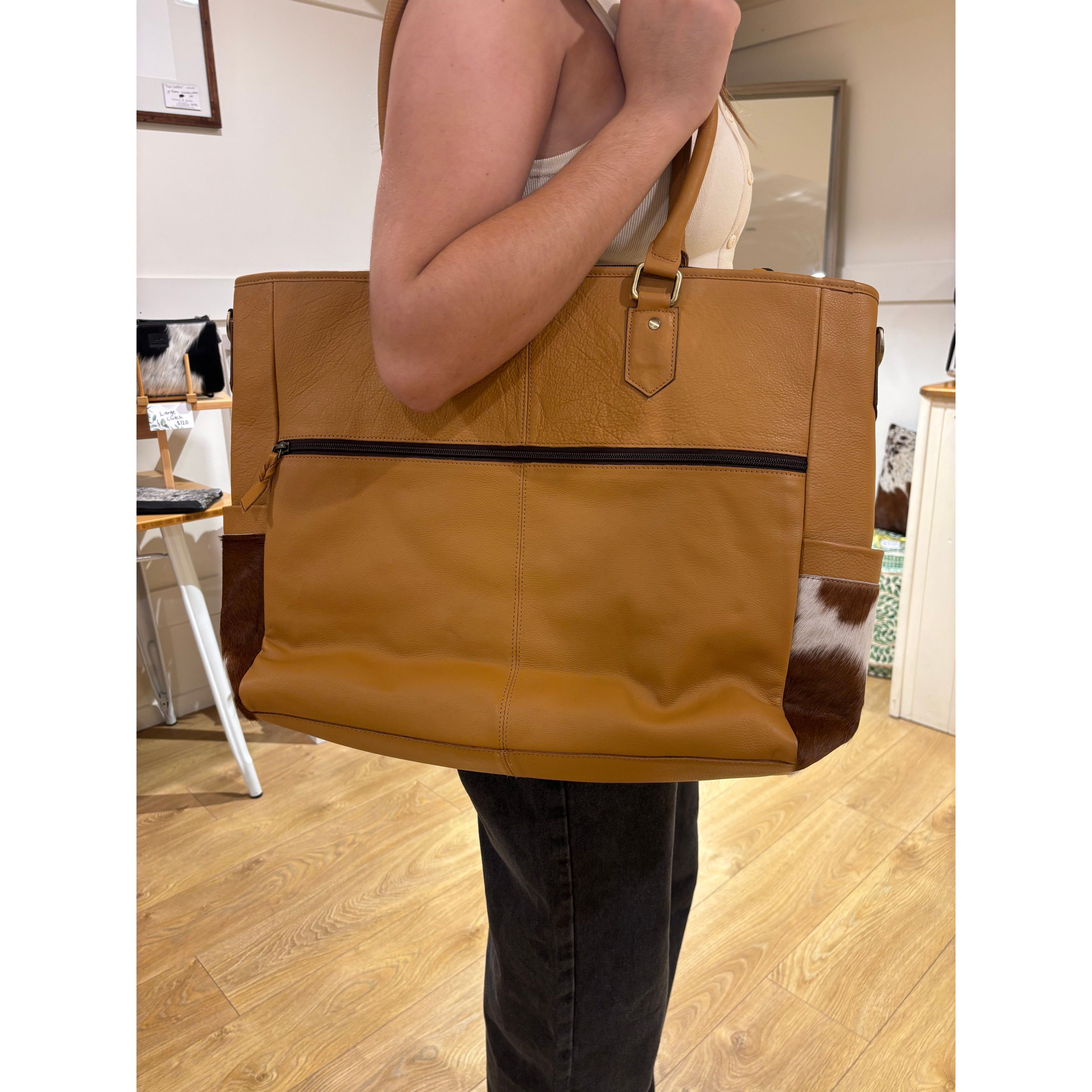 Cowhide and tooling leather nappy / Large Bag
