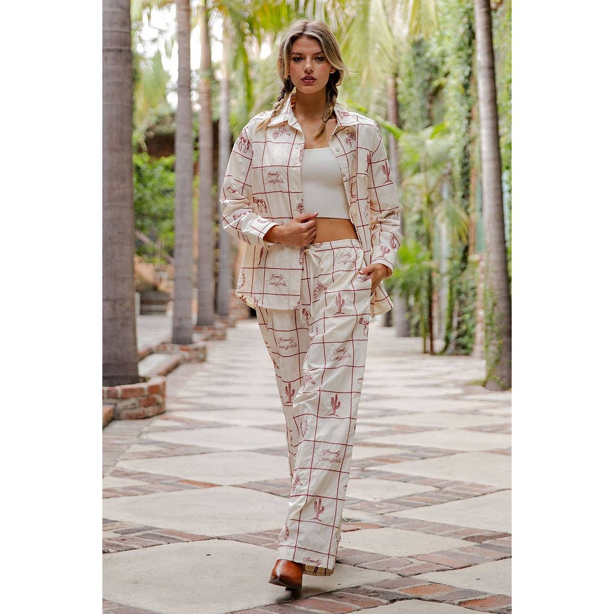 EMBROIDERED WESTERN BUTTON DOWN SHIRT