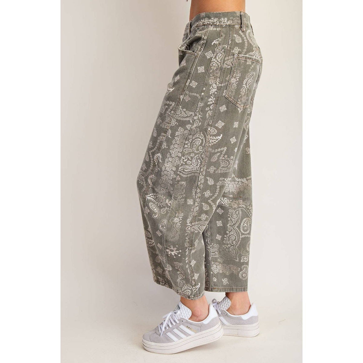 JEANS MINERAL WASHED PAISLEY PRINTED BARREL JEANS