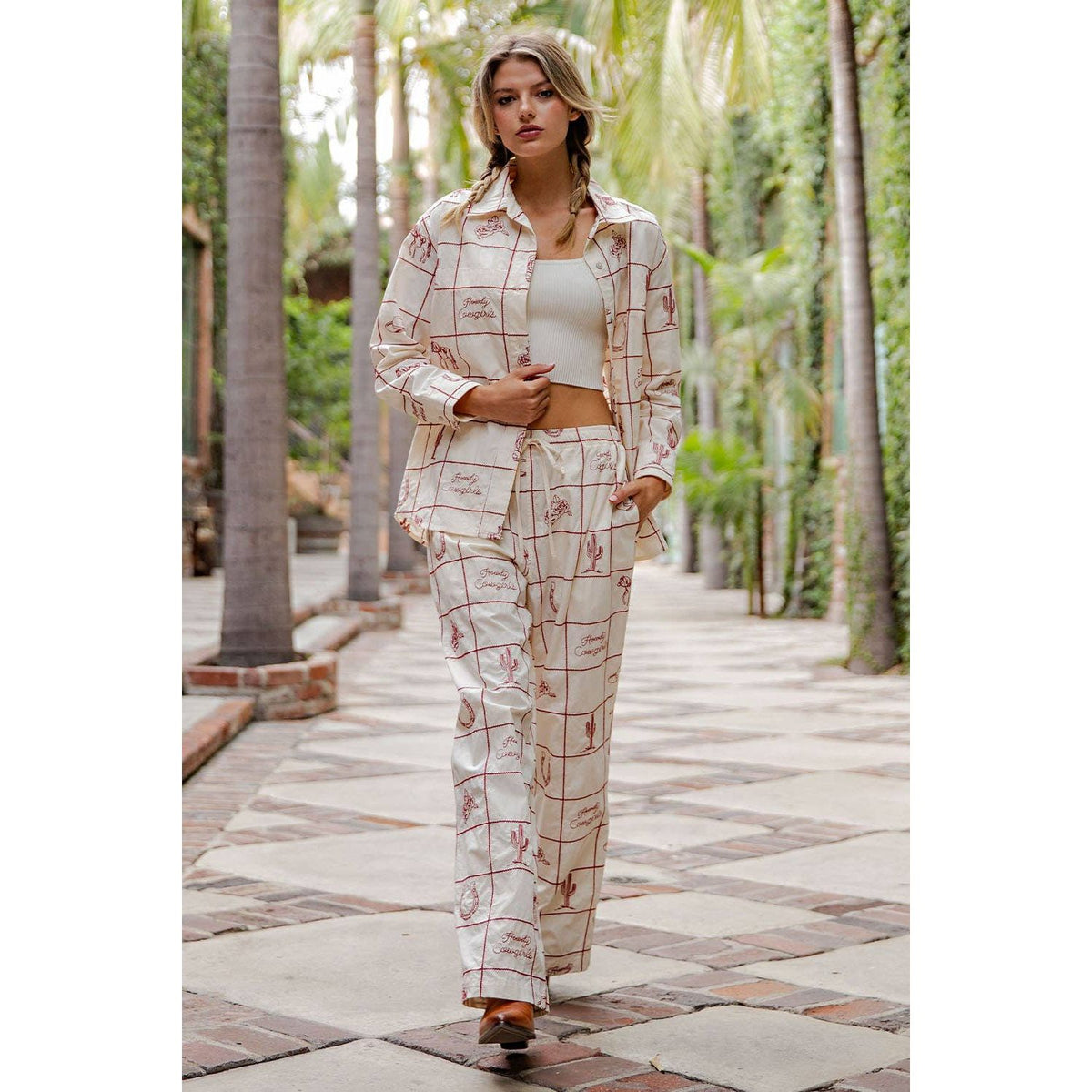 EMBROIDERED WESTERN BUTTON DOWN SHIRT