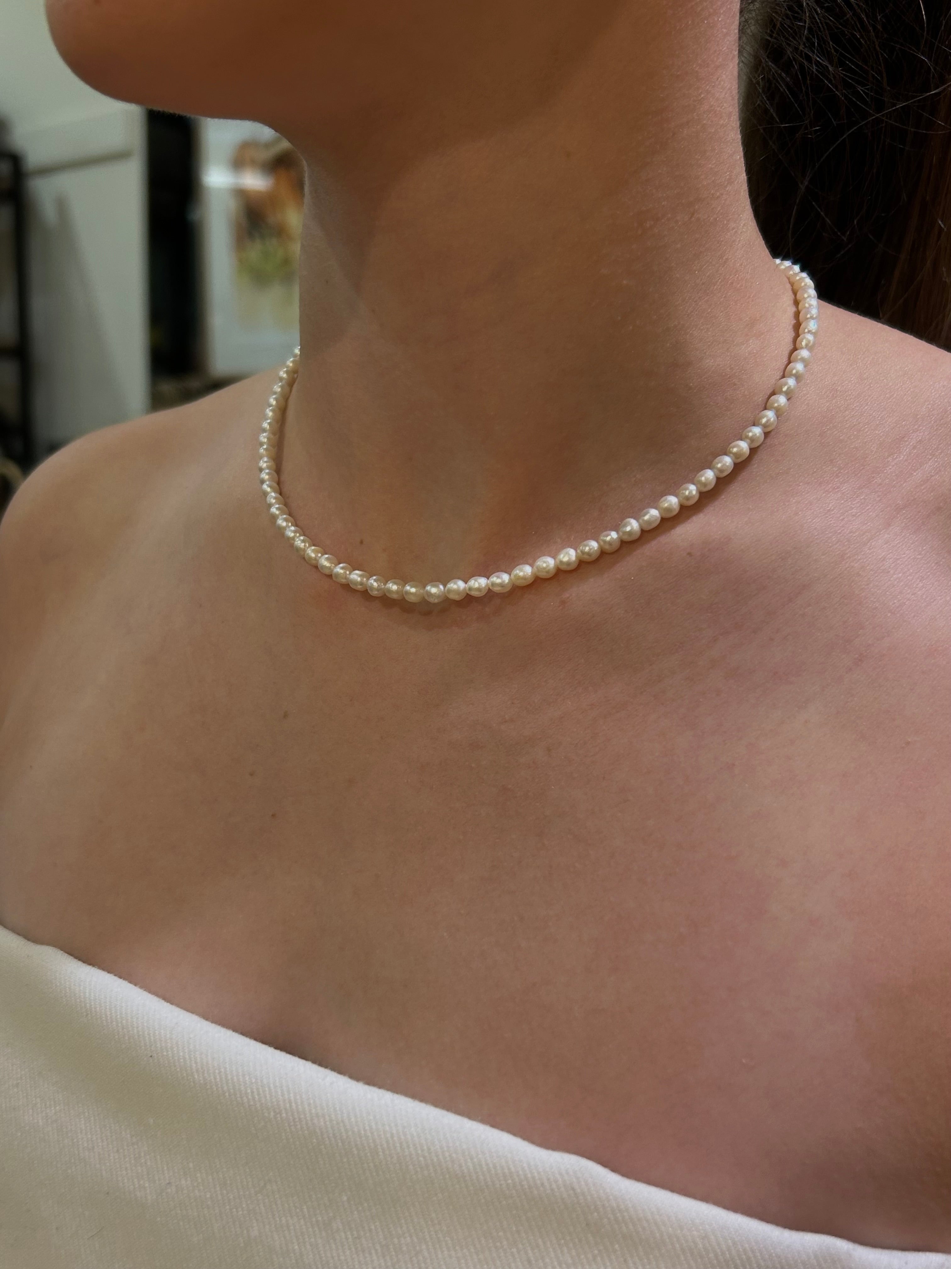 White Pearl Choker