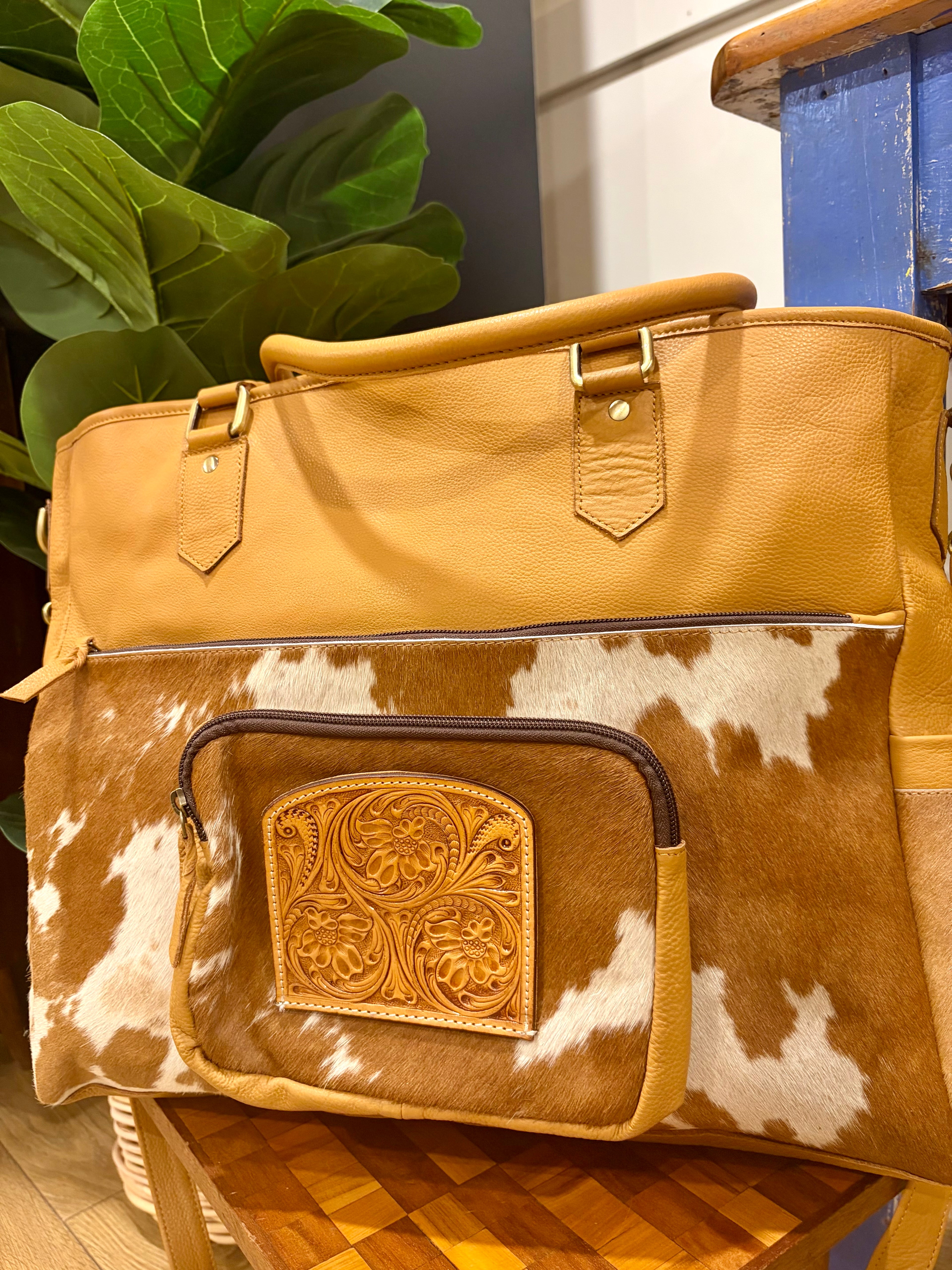 Cowhide and tooling leather nappy / Large Bag