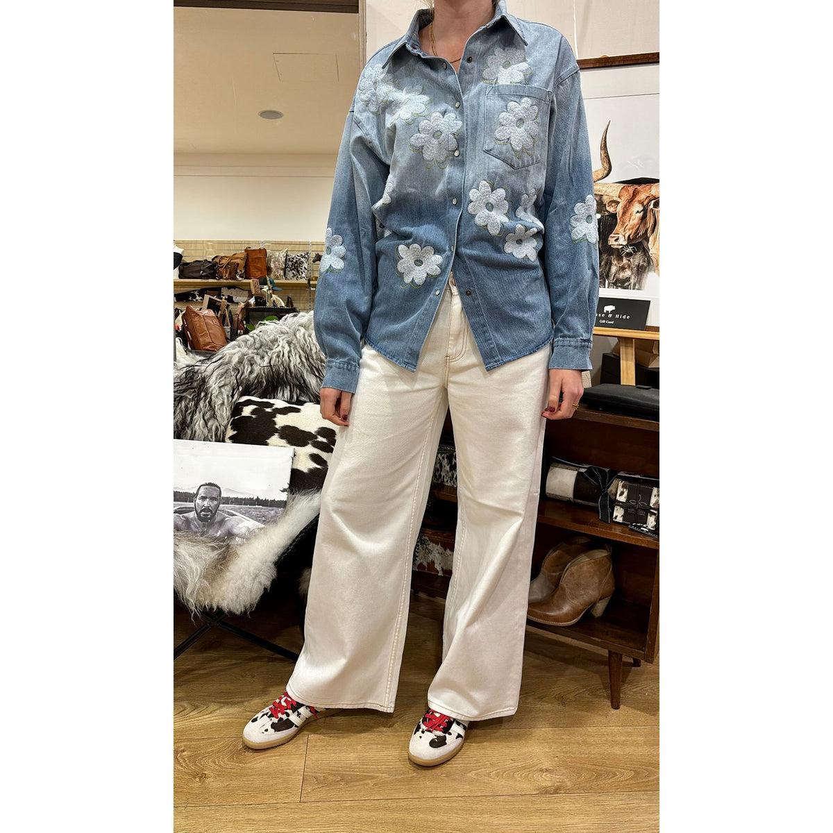FLOWER EMBROIDERED BUTTON FRONT WASH DENIM SHIRT