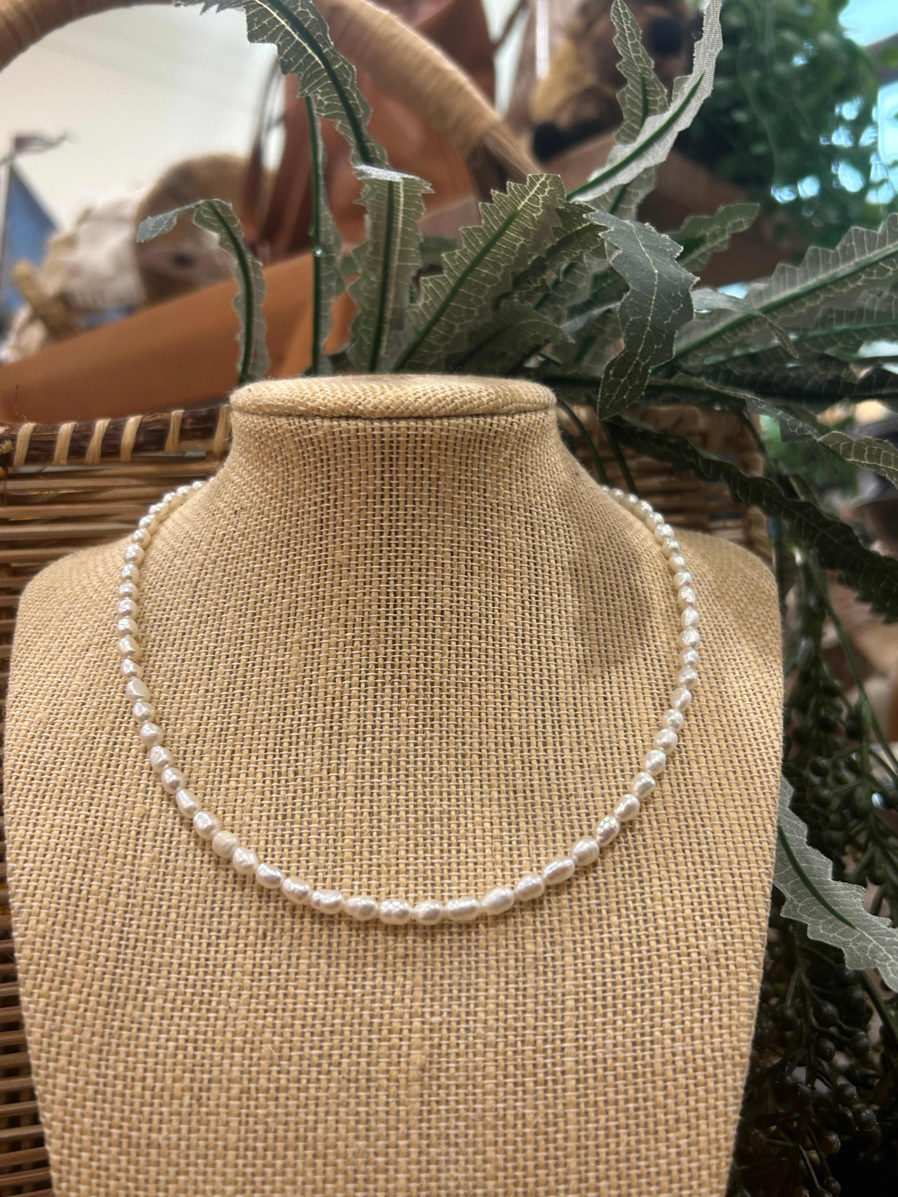 White Pearl Choker