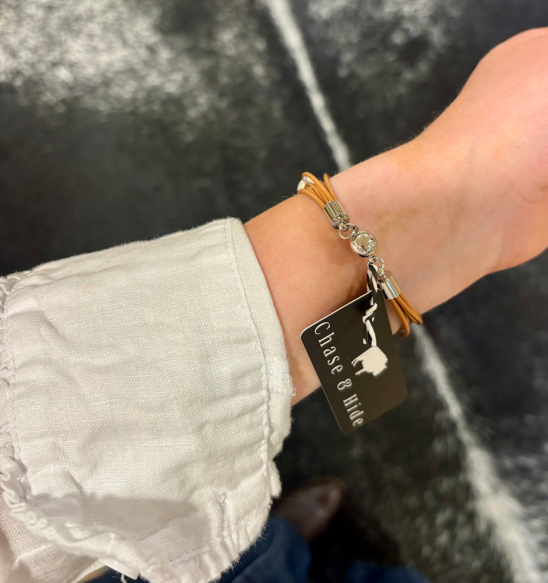 Pearl layers bracelet Tan