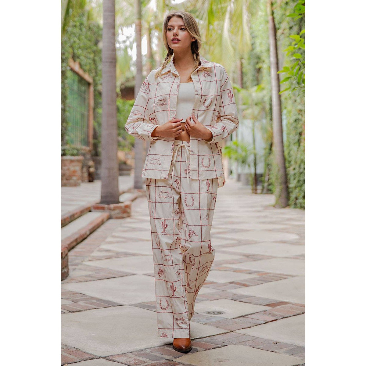 EMBROIDERED WESTERN BUTTON DOWN SHIRT
