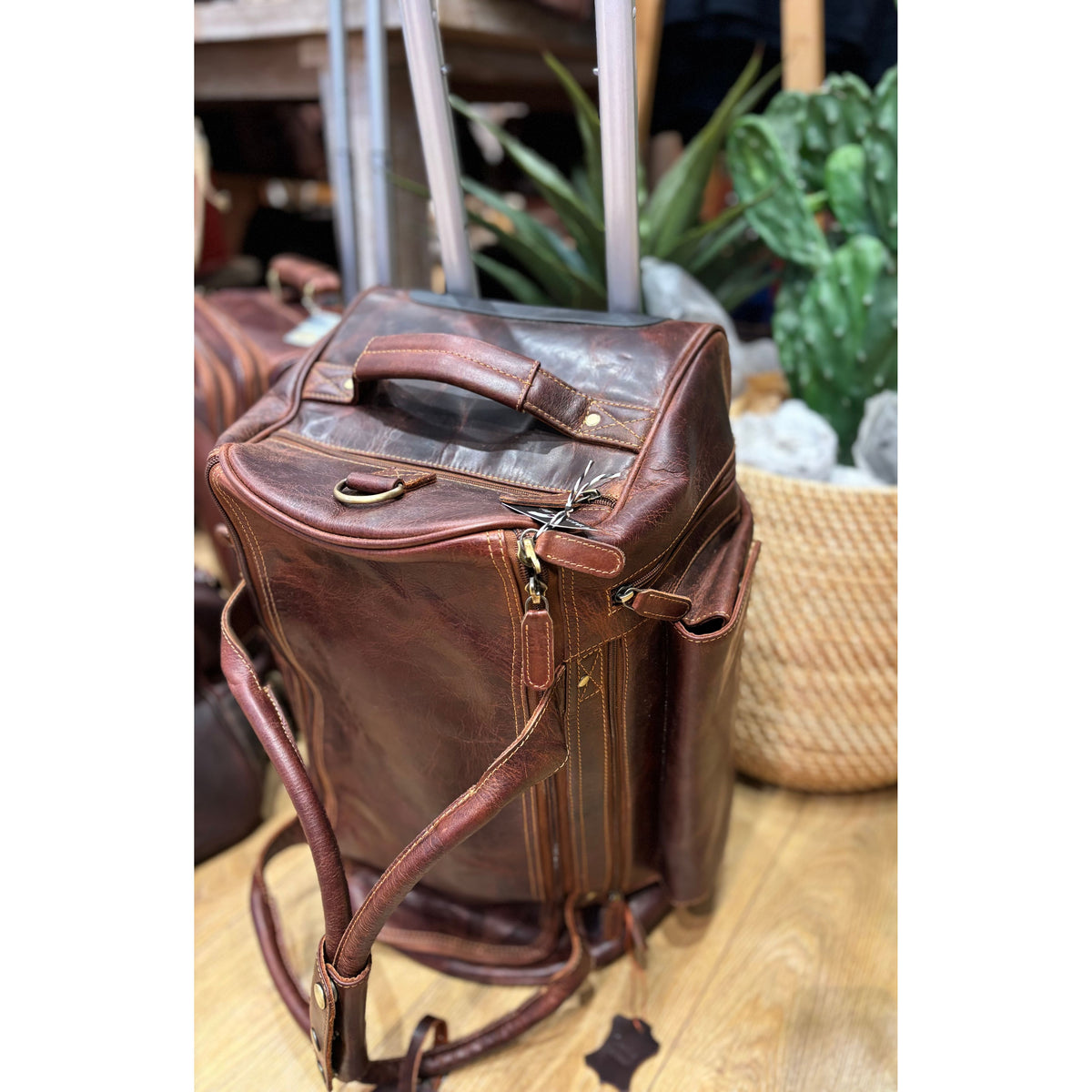 leather overnight Duffle with wheels Sandel