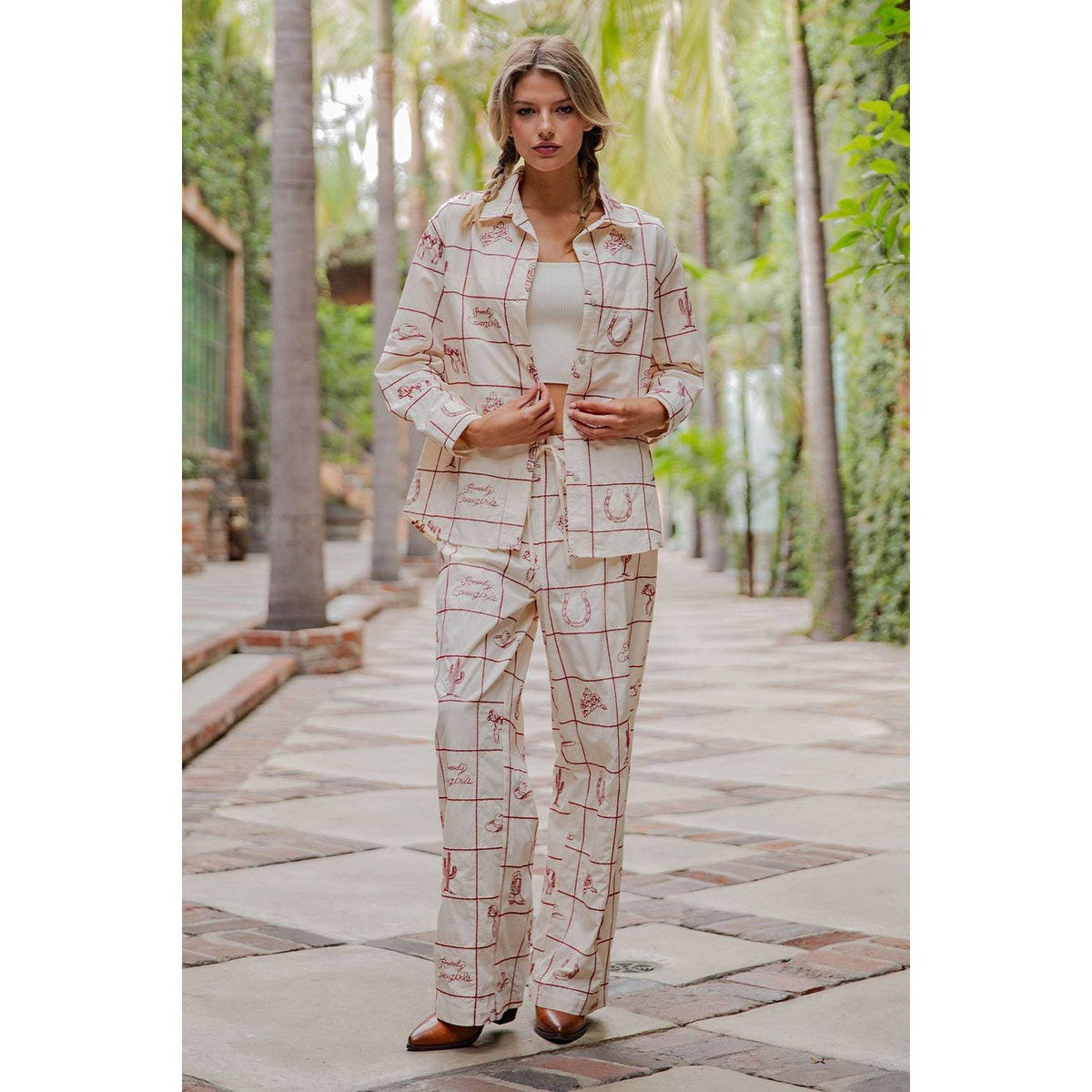 EMBROIDERED WESTERN BUTTON DOWN SHIRT