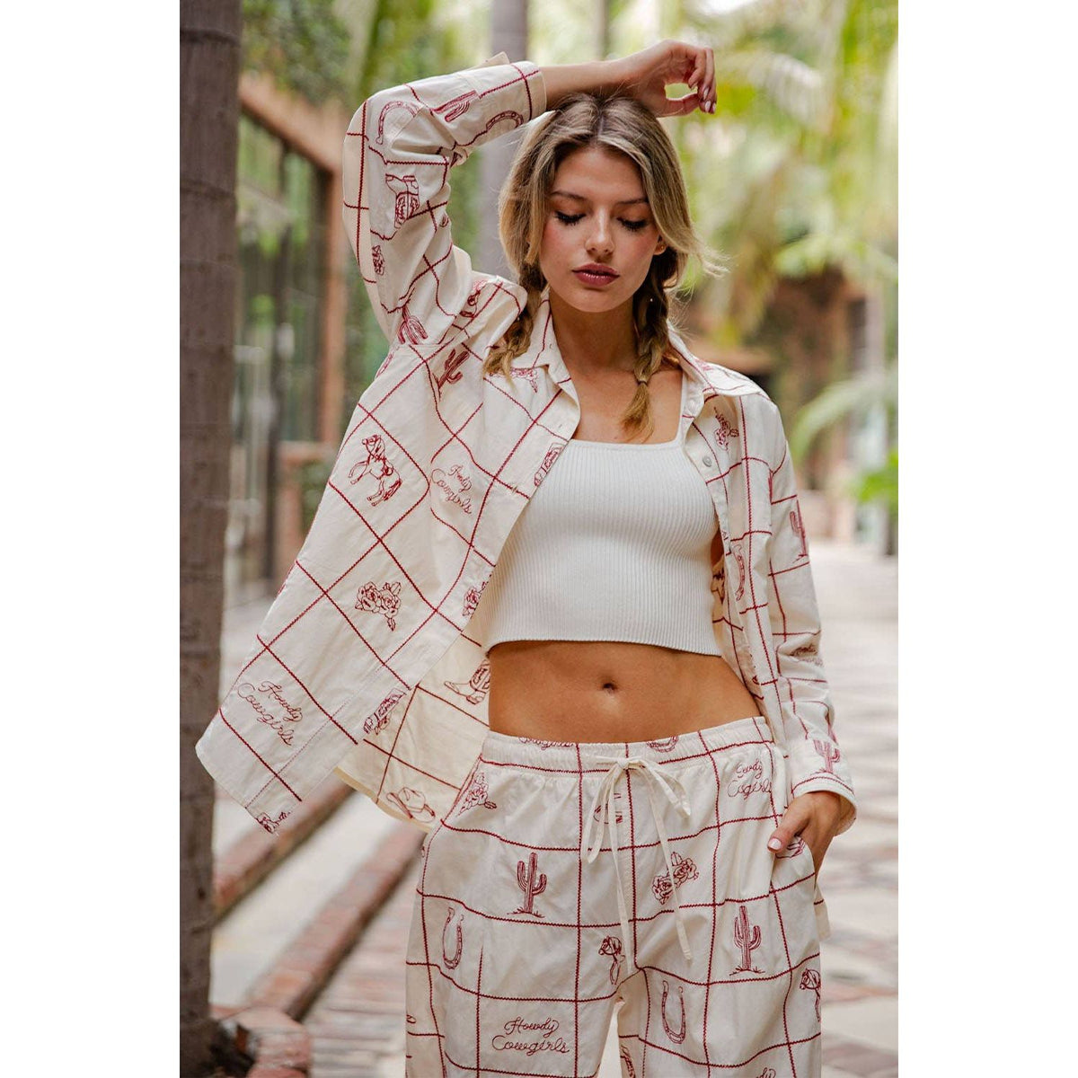 EMBROIDERED WESTERN BUTTON DOWN SHIRT