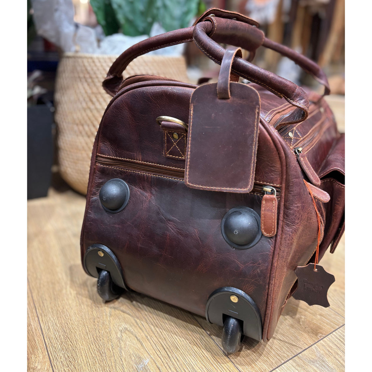 leather overnight Duffle with wheels Sandel