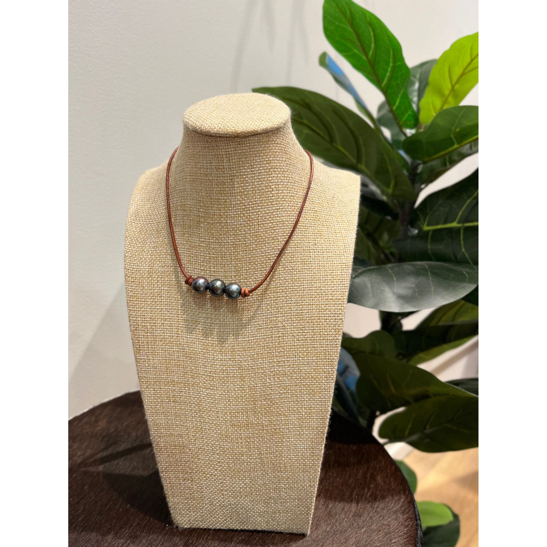 Dark Pearls on light leather choker / necklace