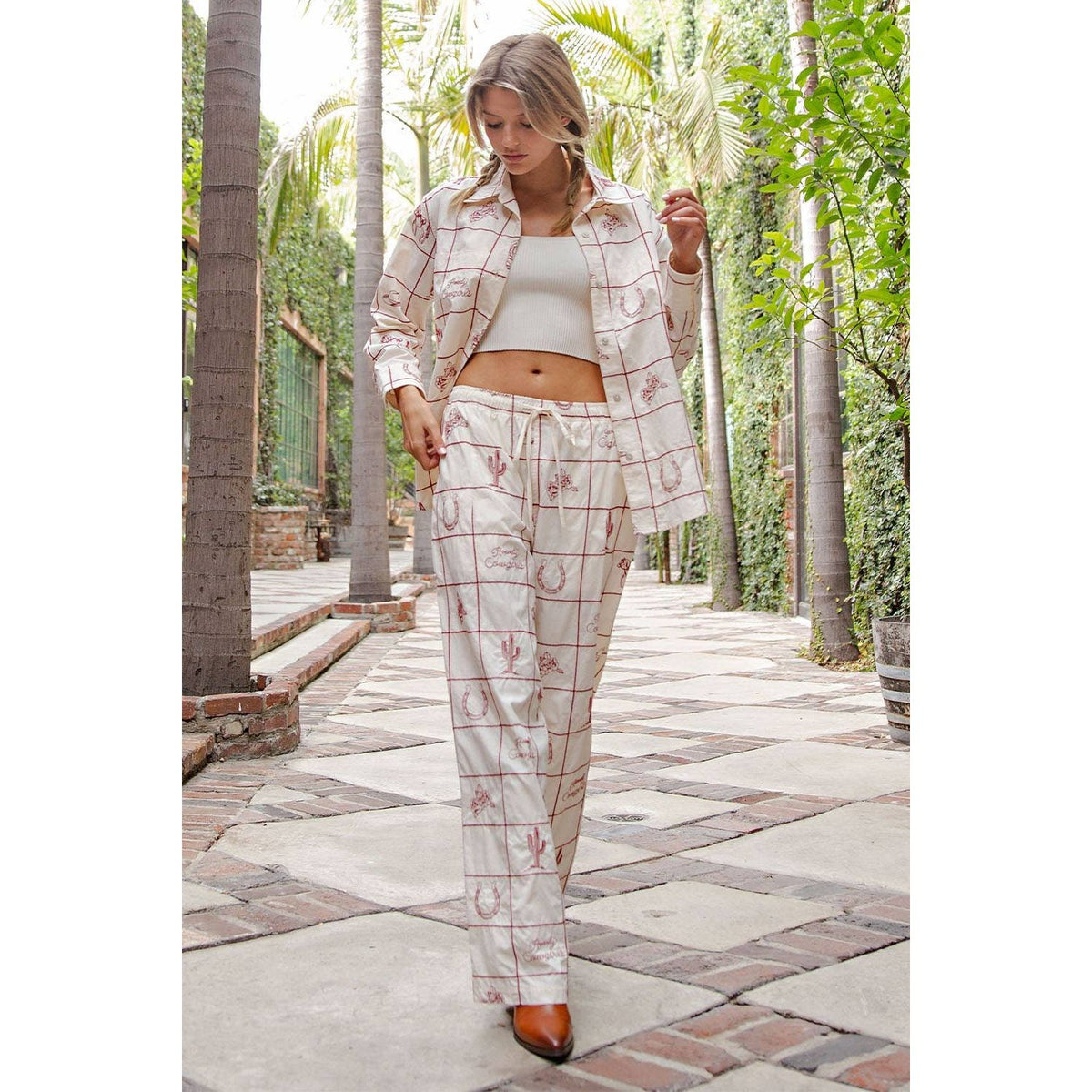 EMBROIDERED WESTERN BUTTON DOWN SHIRT