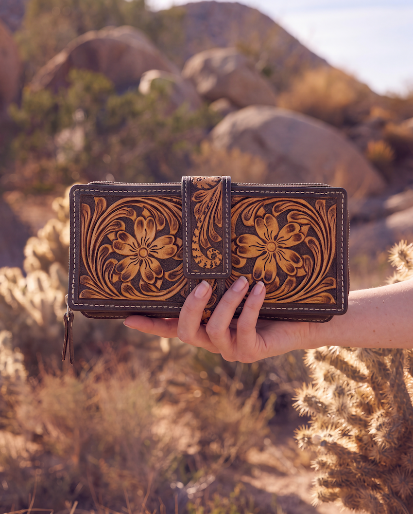 Two Tone Hand Tooled Leather Zippered Wallet – AW38 – Carpa