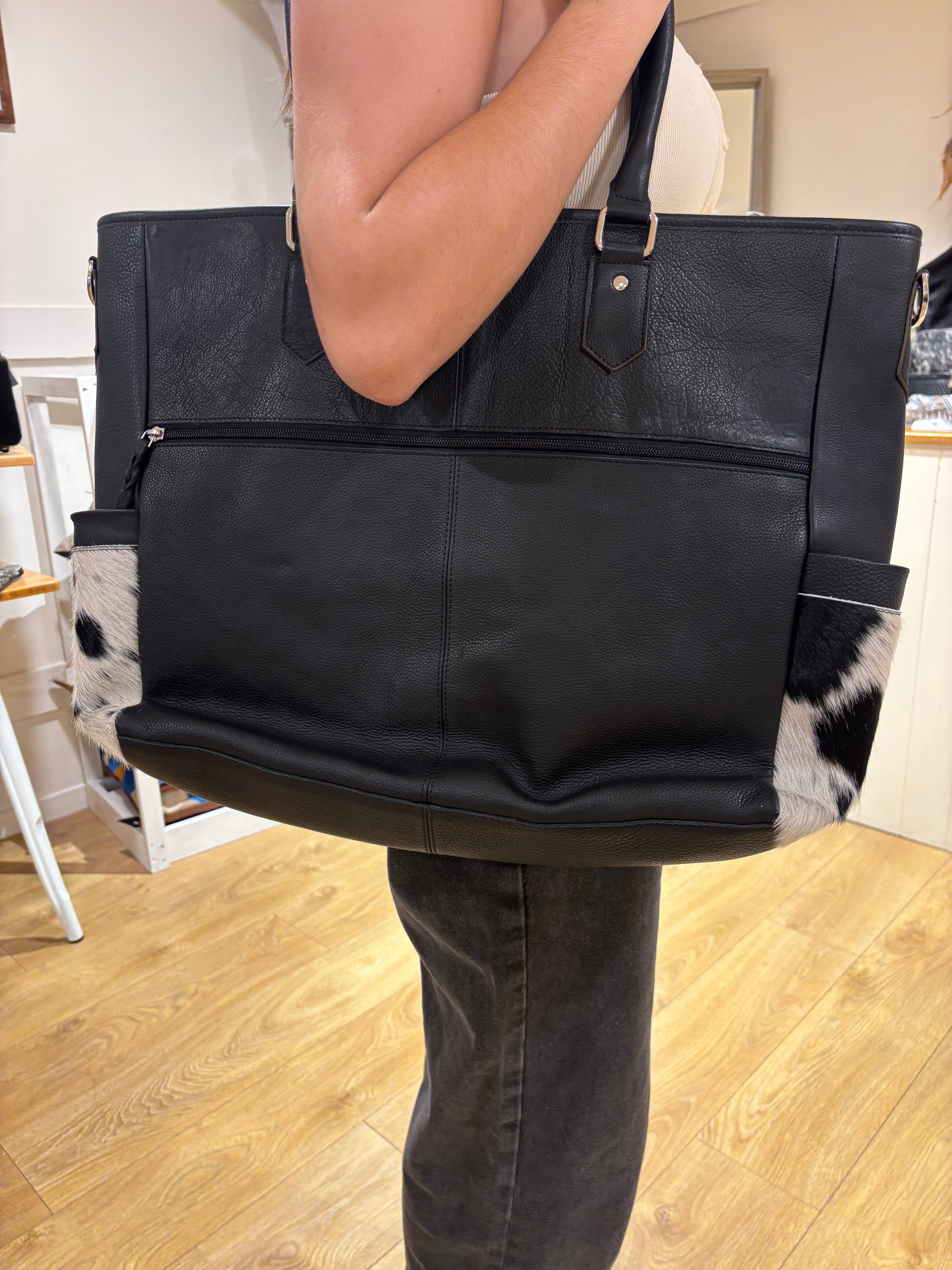 Cowhide and tooling leather nappy / Large Bag