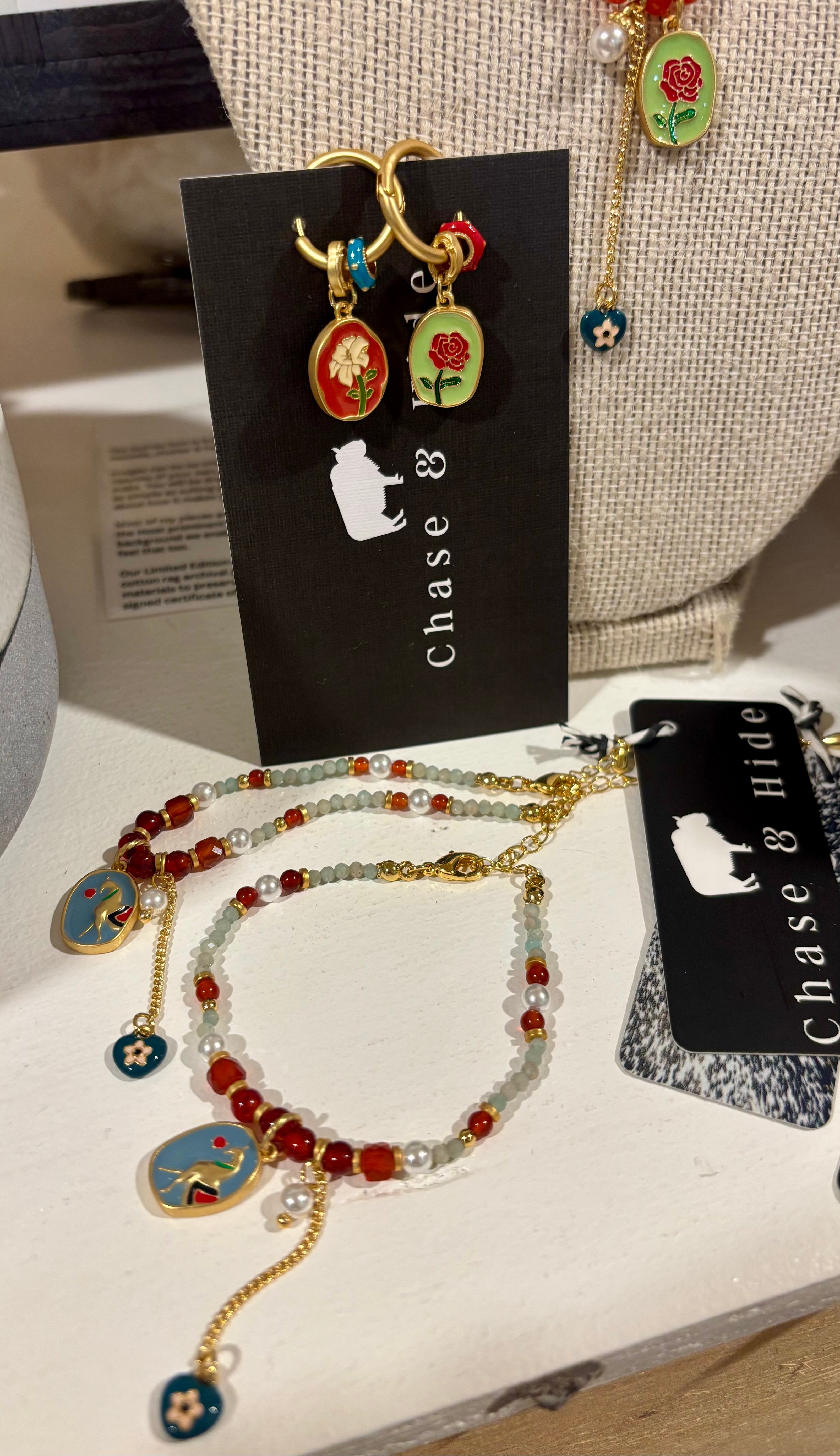 Reversible horse and rose charm set