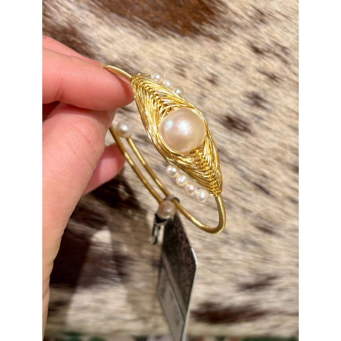 Pearl gold wire cuff