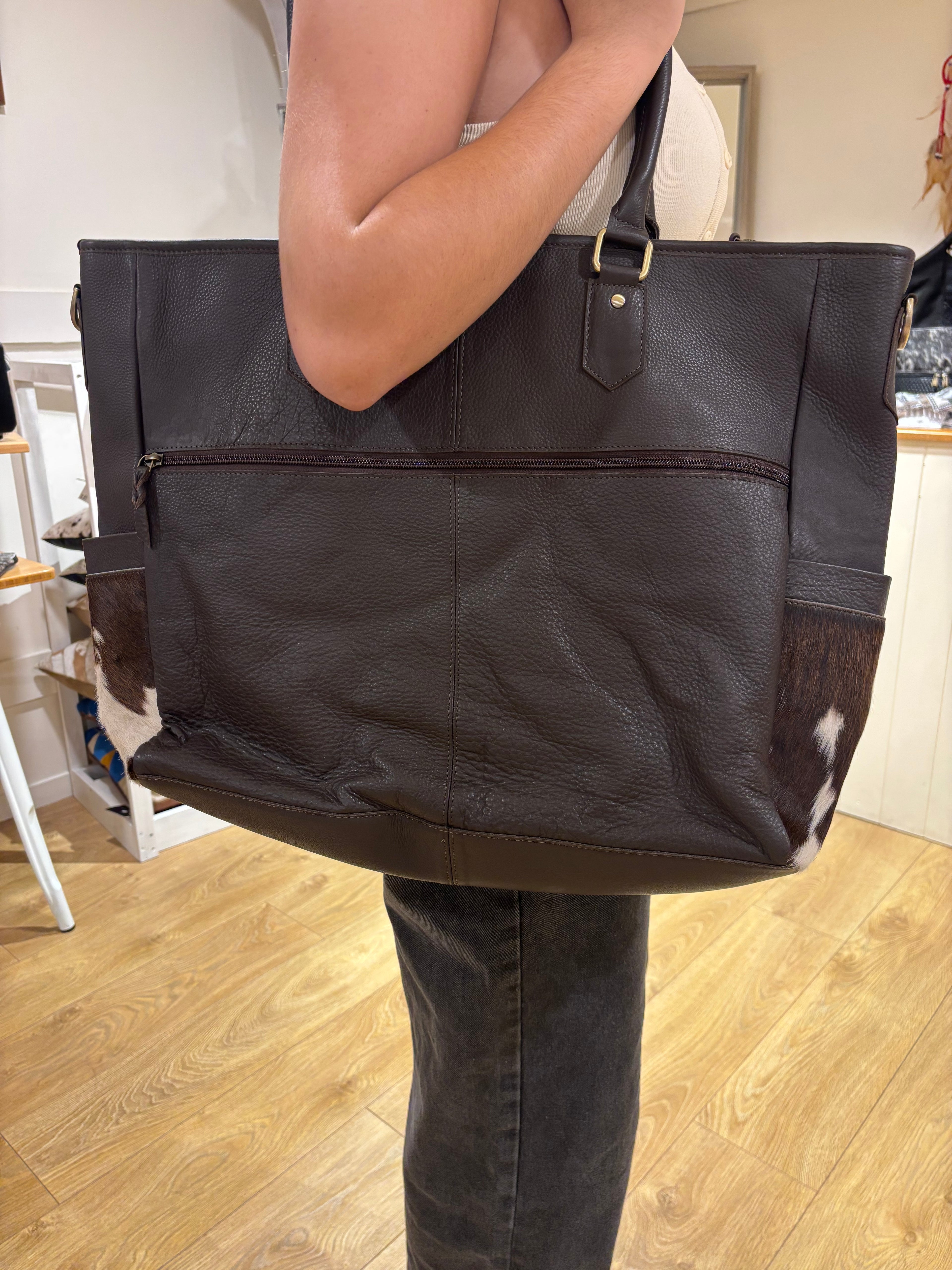 Cowhide and tooling leather nappy / Large Bag