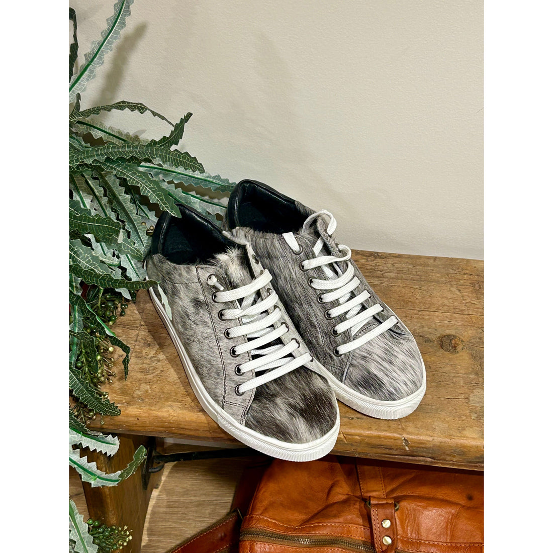 Black and White Cowhide Lace-Up Shoes Size 39 