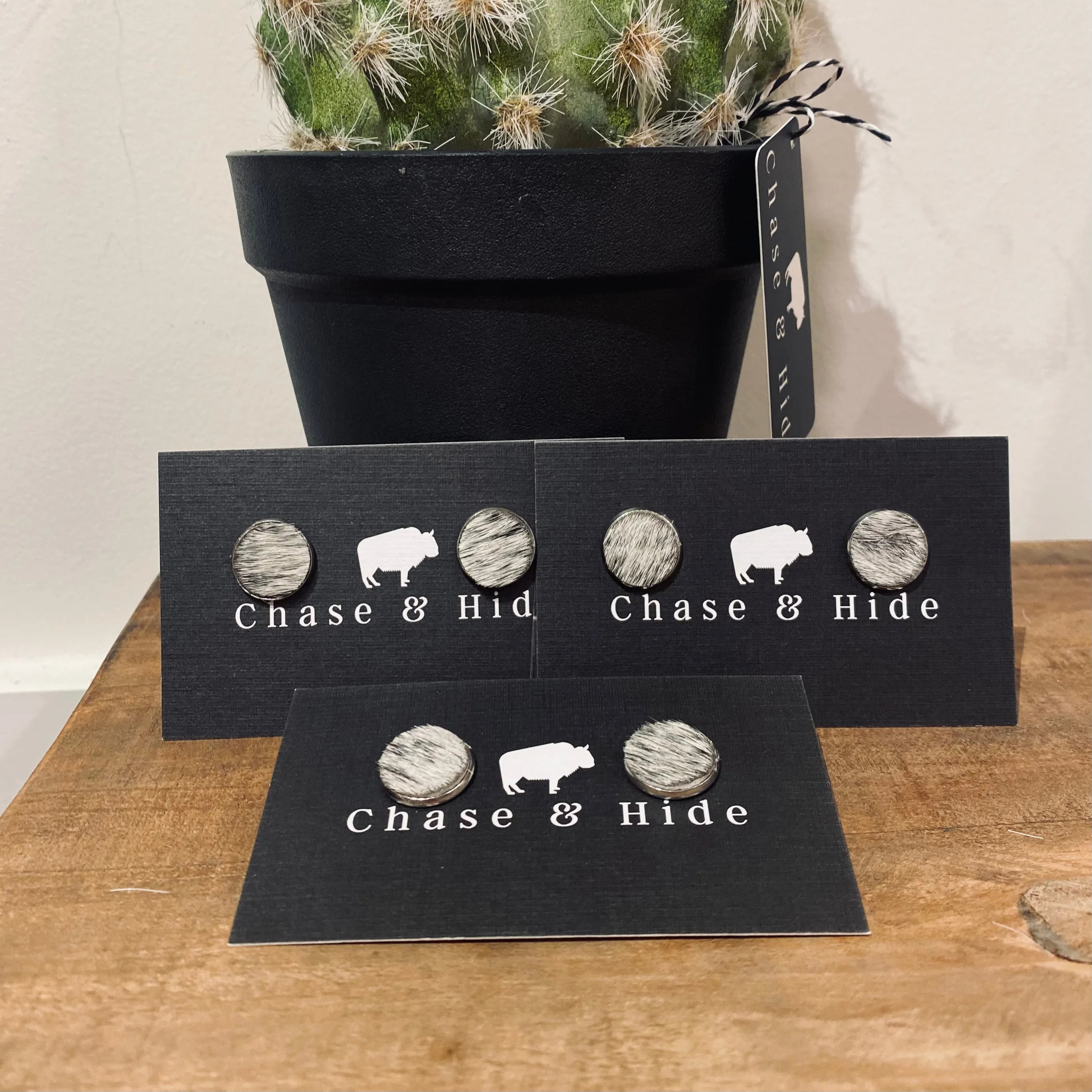 14mm Black and White hide Studs