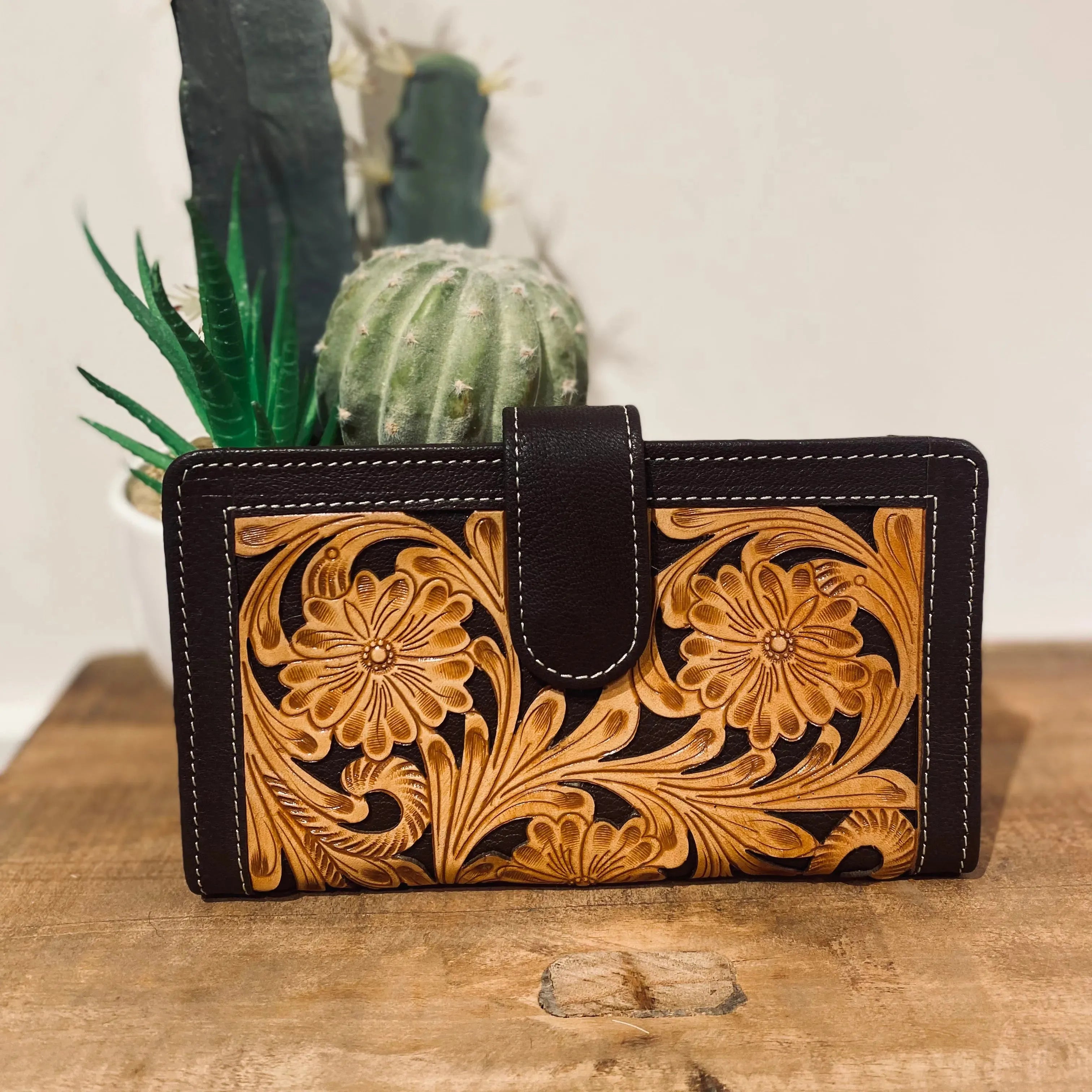 Tooled Leather detailed Wallet with clip