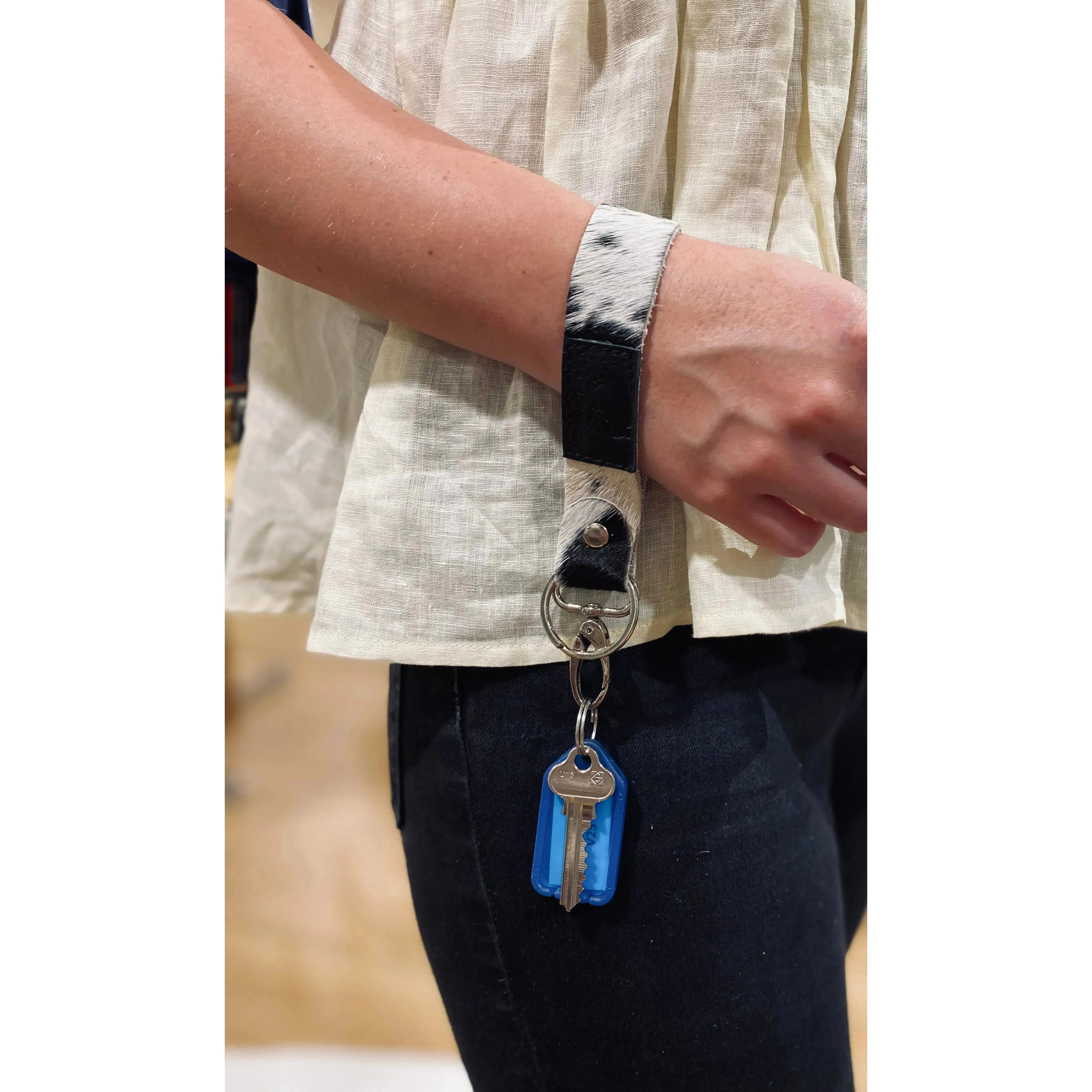 Long Black Chase & Hide Key Chain: ASSORTED