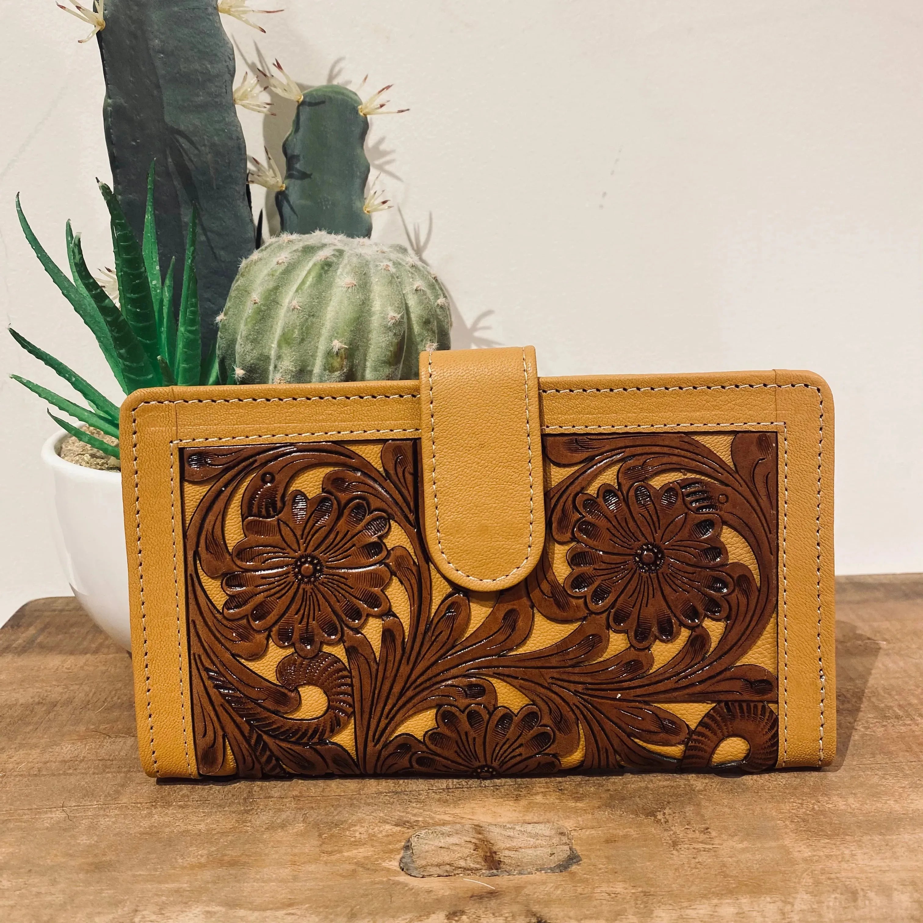 Tooled Leather detailed Wallet with clip