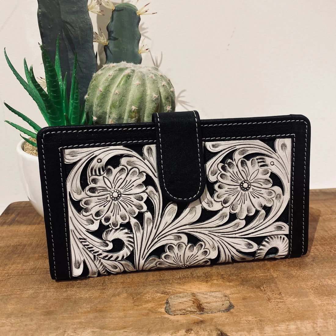Tooled Leather detailed Wallet with clip