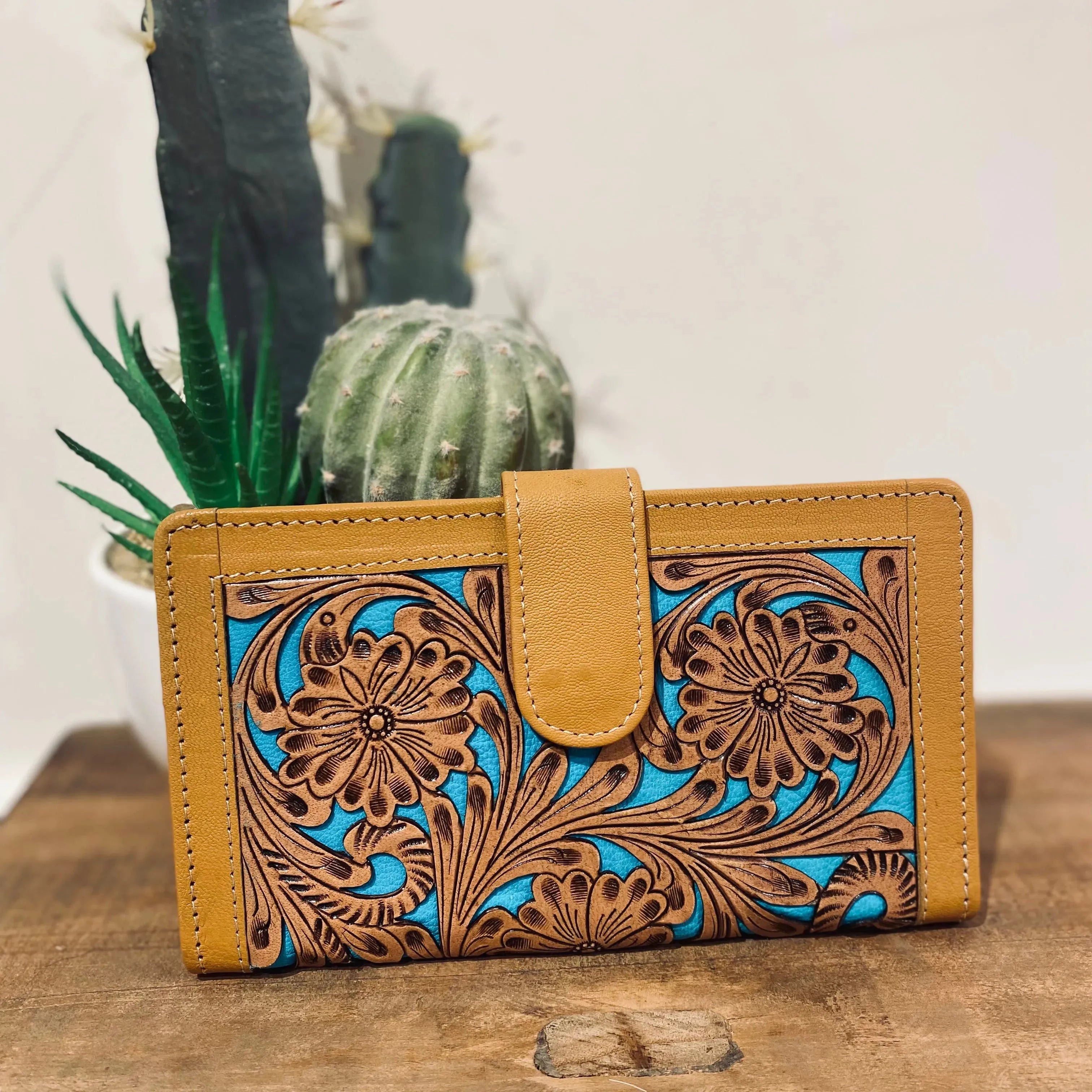 Tooled Leather detailed Wallet with clip