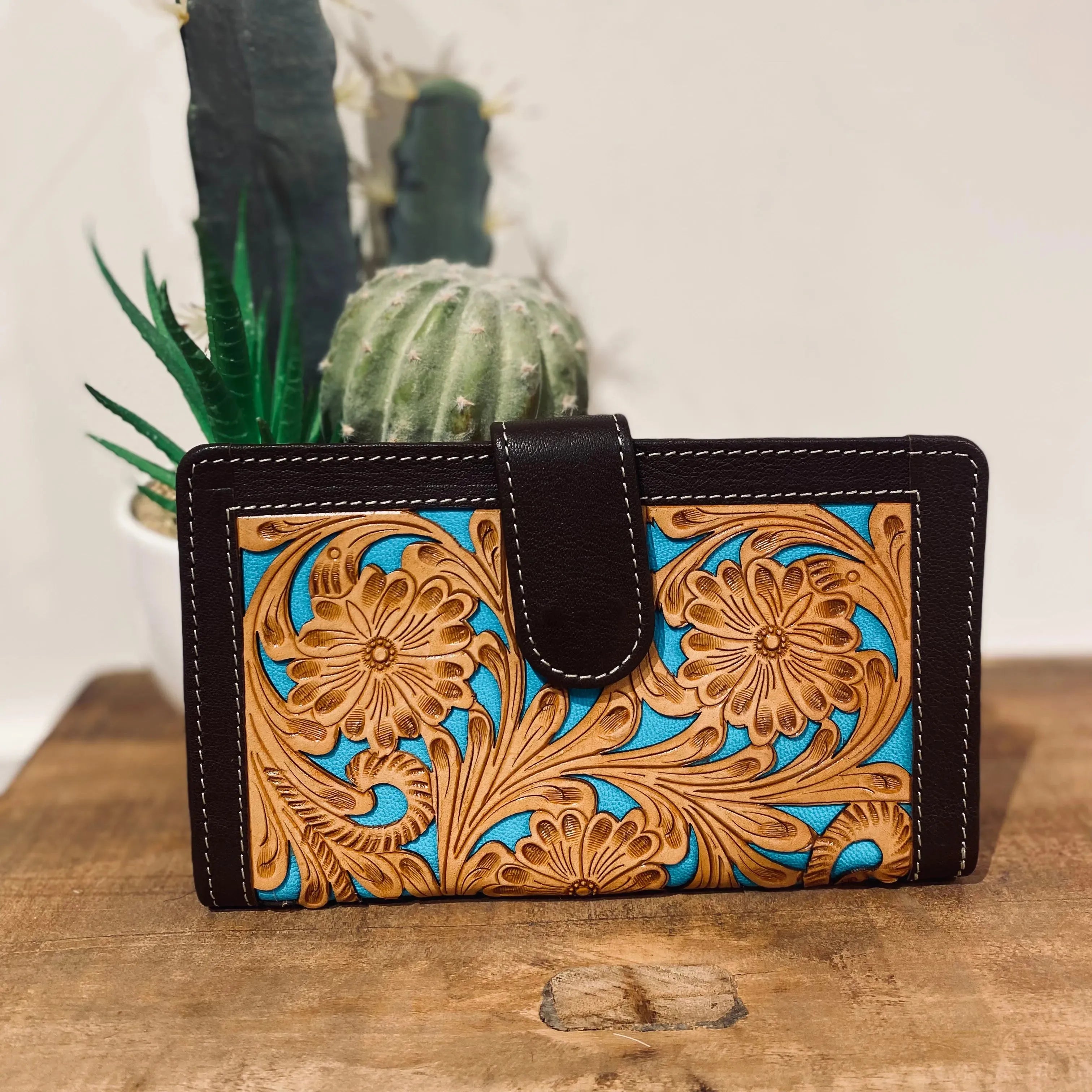 Tooled Leather detailed Wallet with clip