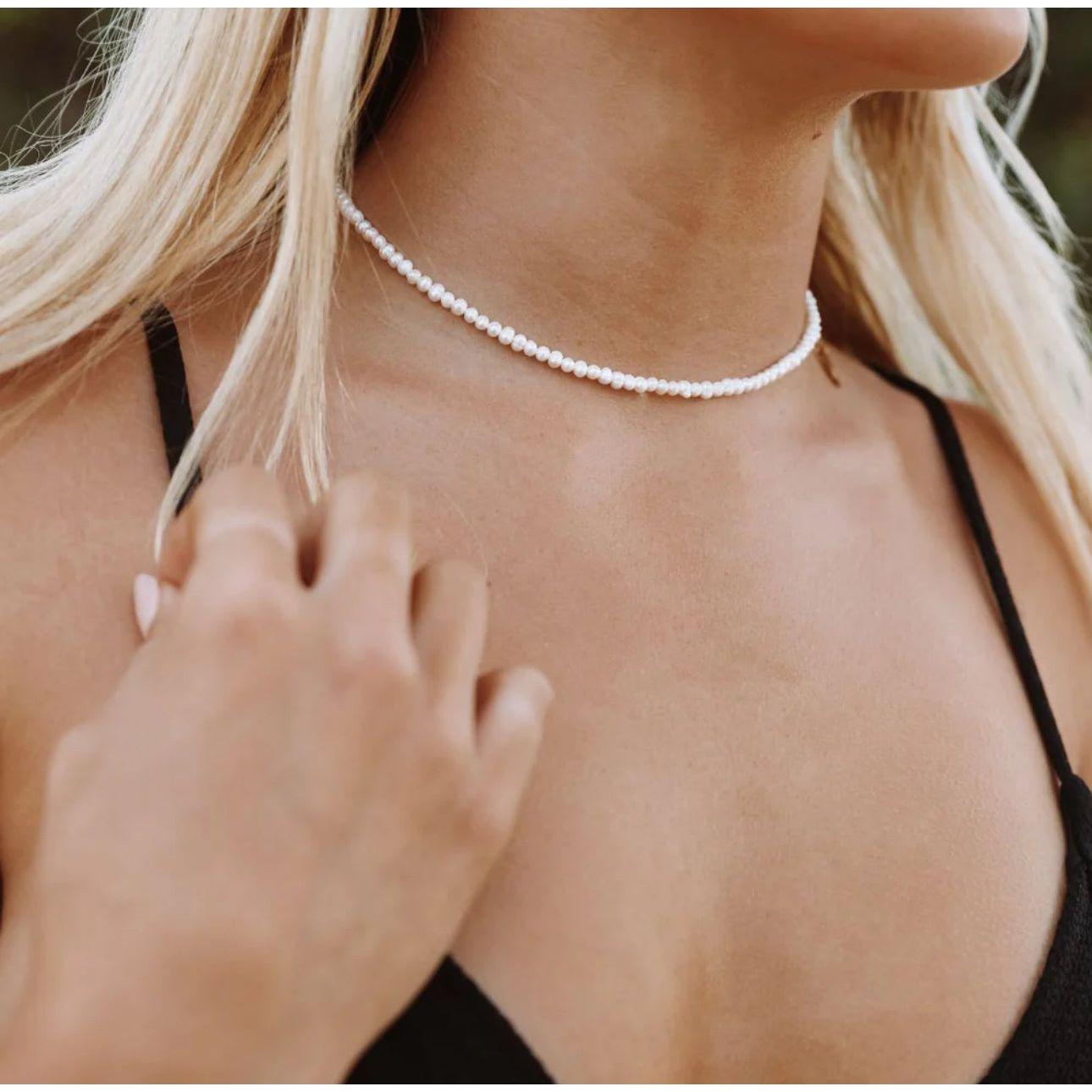 Dainty Pearls choker / necklace