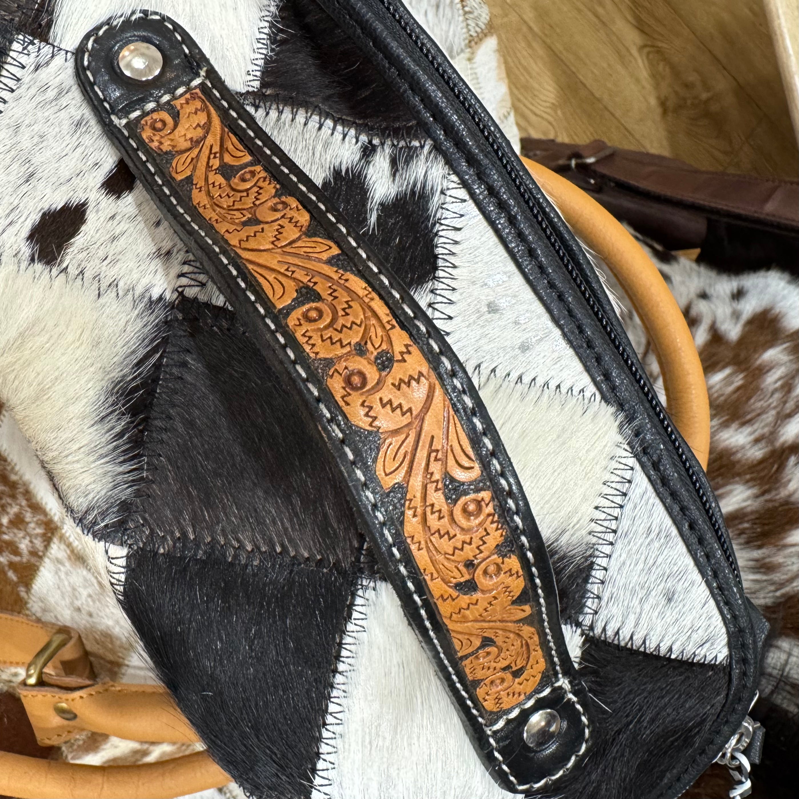 Patchwork Cowhide and Tooling Leather Cosmetics Bag – AT64
