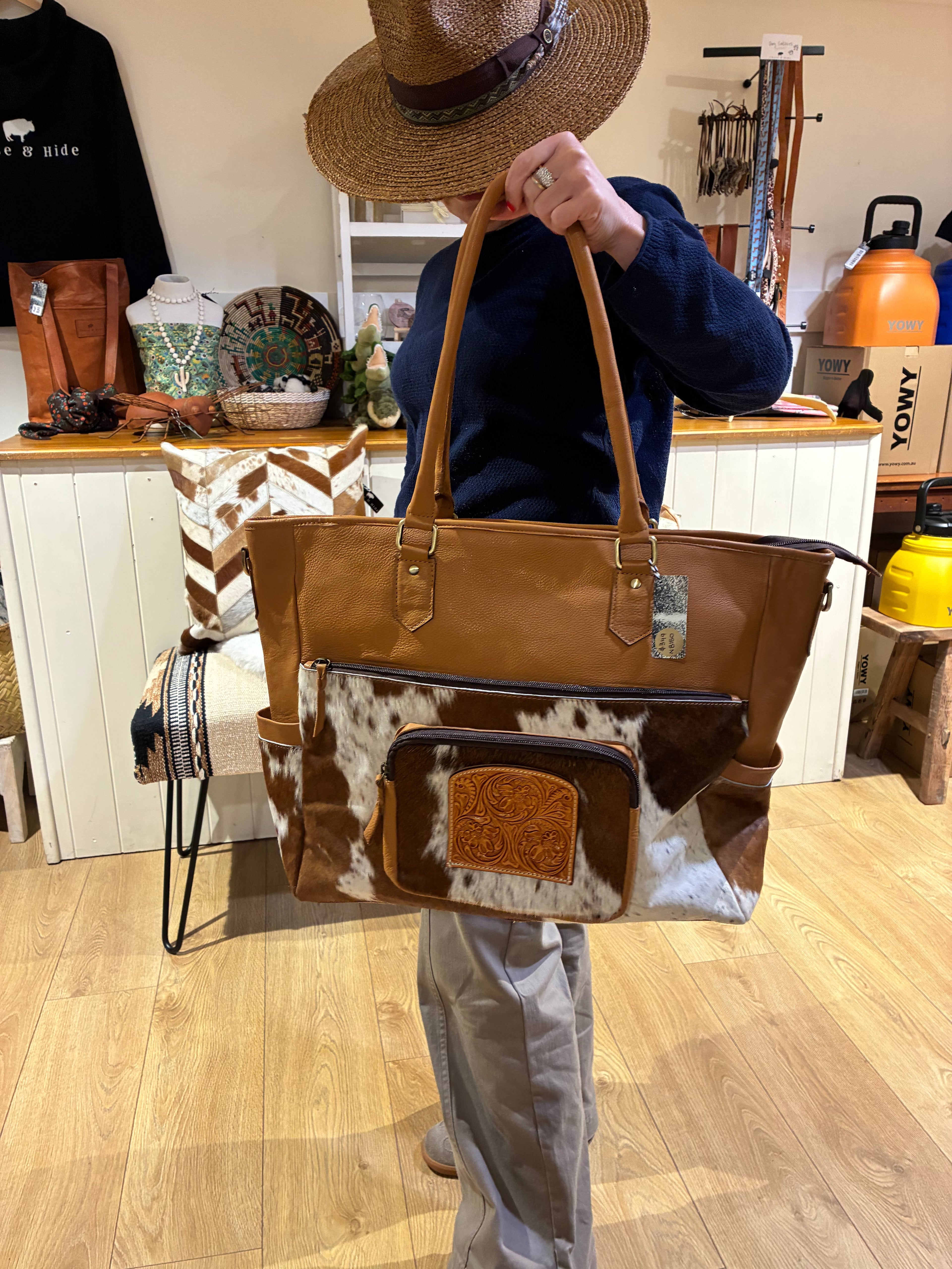 Cowhide and tooling leather nappy / Large Bag