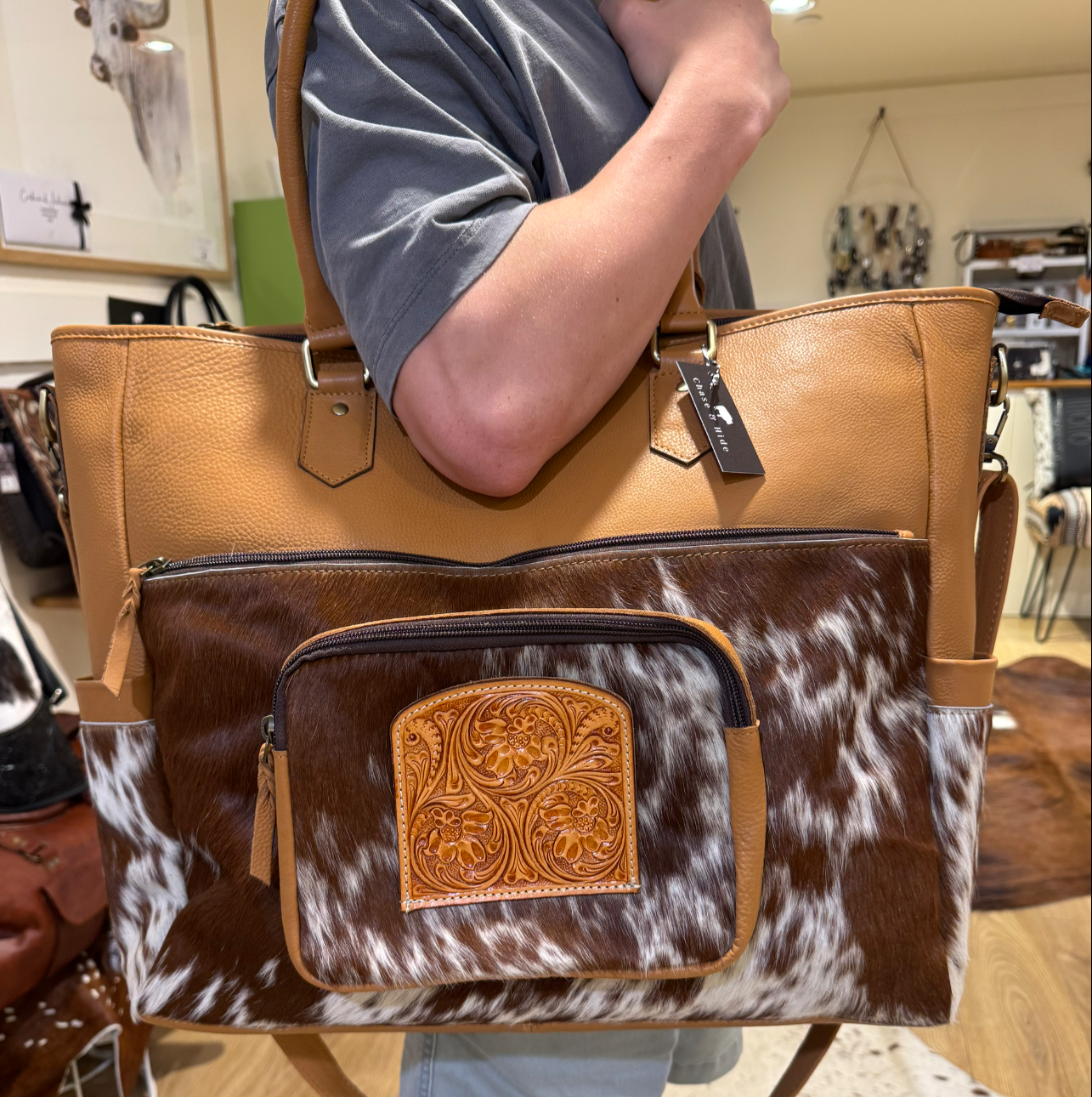 Cowhide and tooling leather nappy / Large Bag