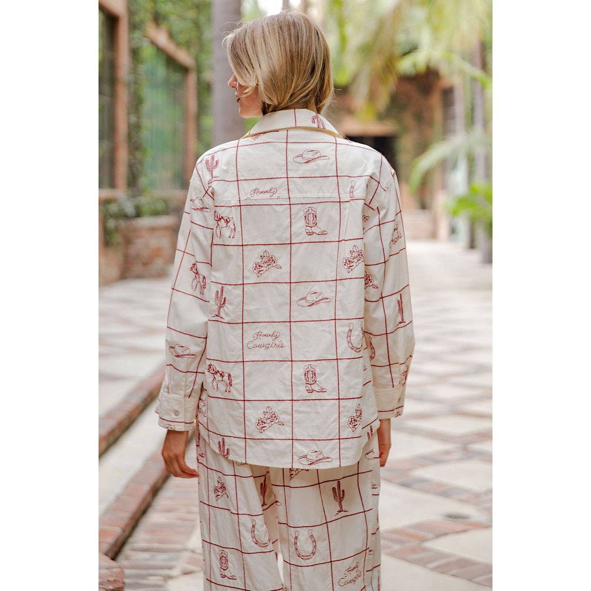 EMBROIDERED WESTERN BUTTON DOWN SHIRT