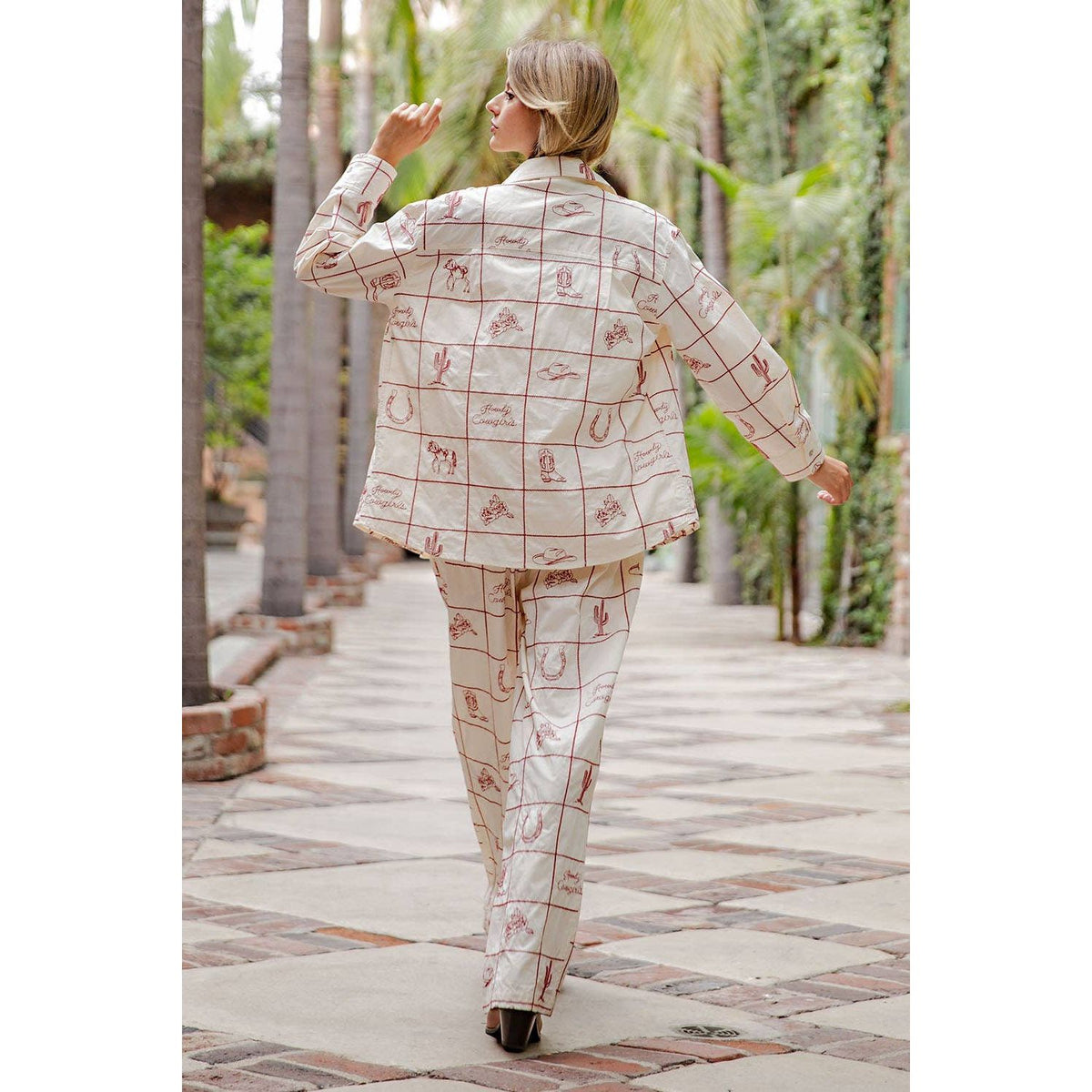 EMBROIDERED WESTERN BUTTON DOWN SHIRT
