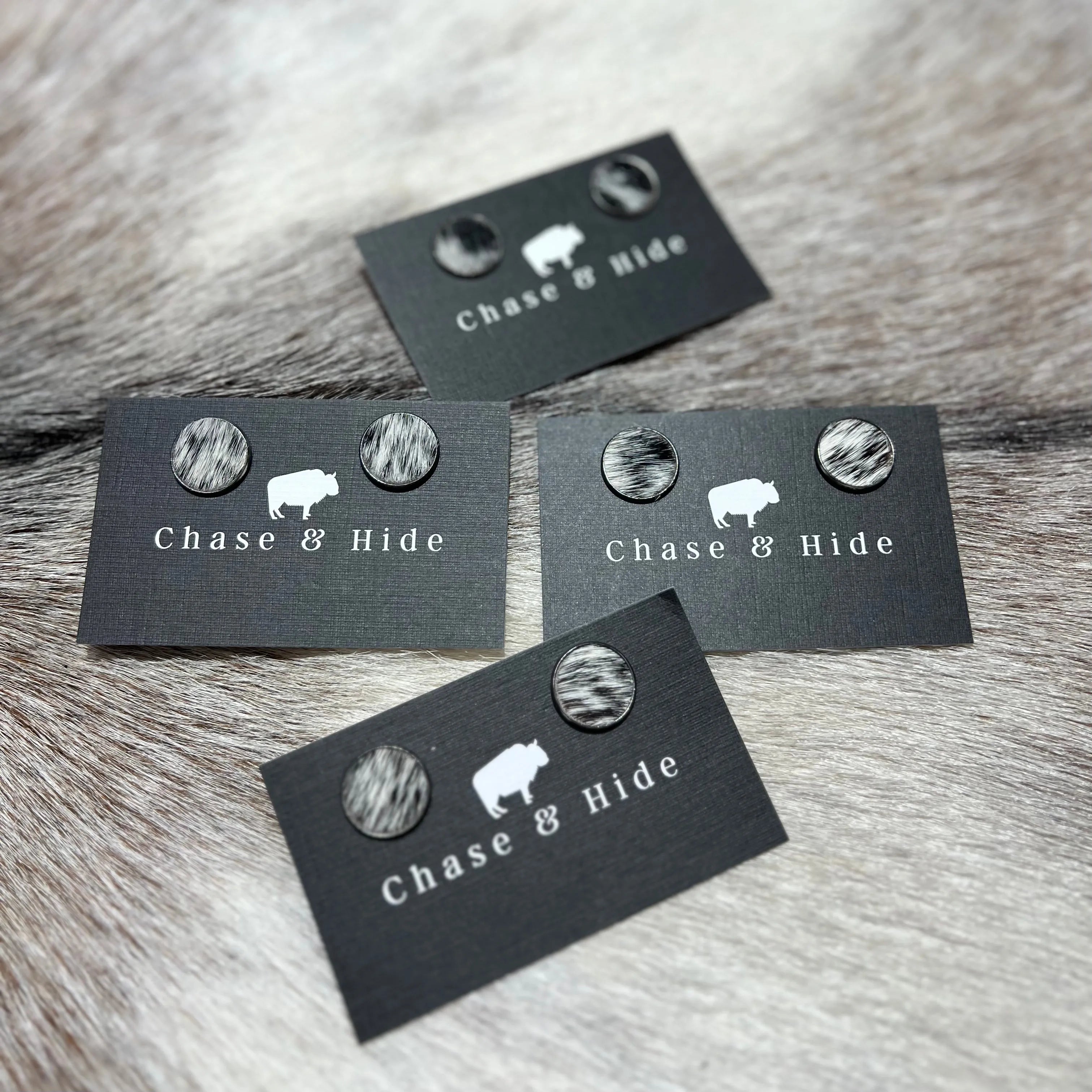 16mm Black and White hide Studs