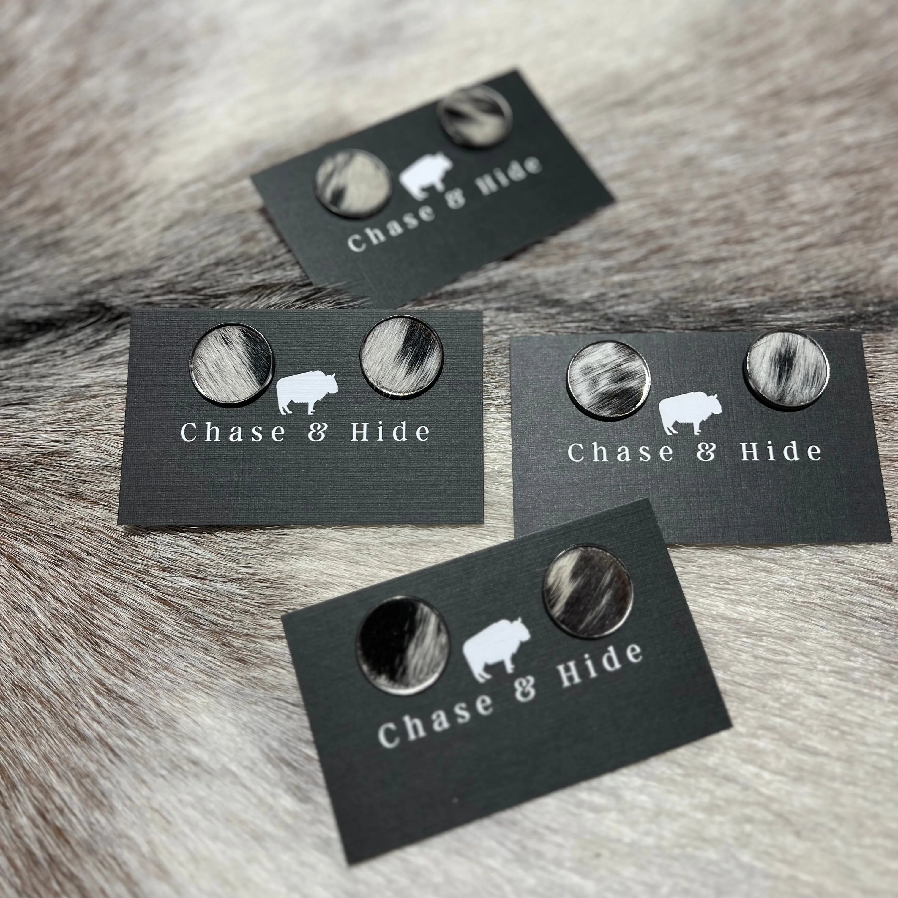 20mm Black and White hide Studs