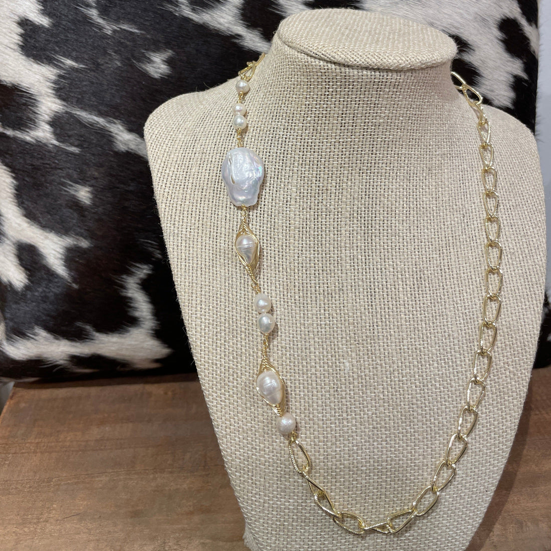 Gold chain with pearl necklace 