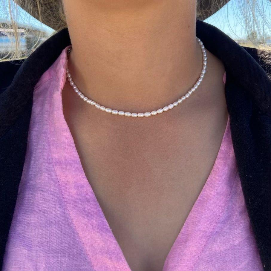 Dainty Pearls choker / necklace