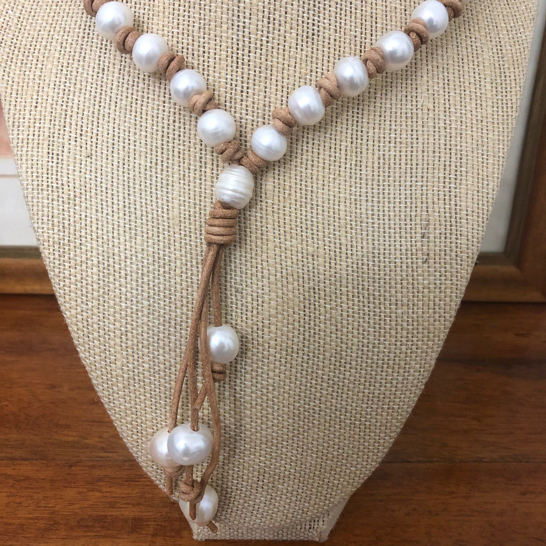 Pearl and leather necklace light natural tan