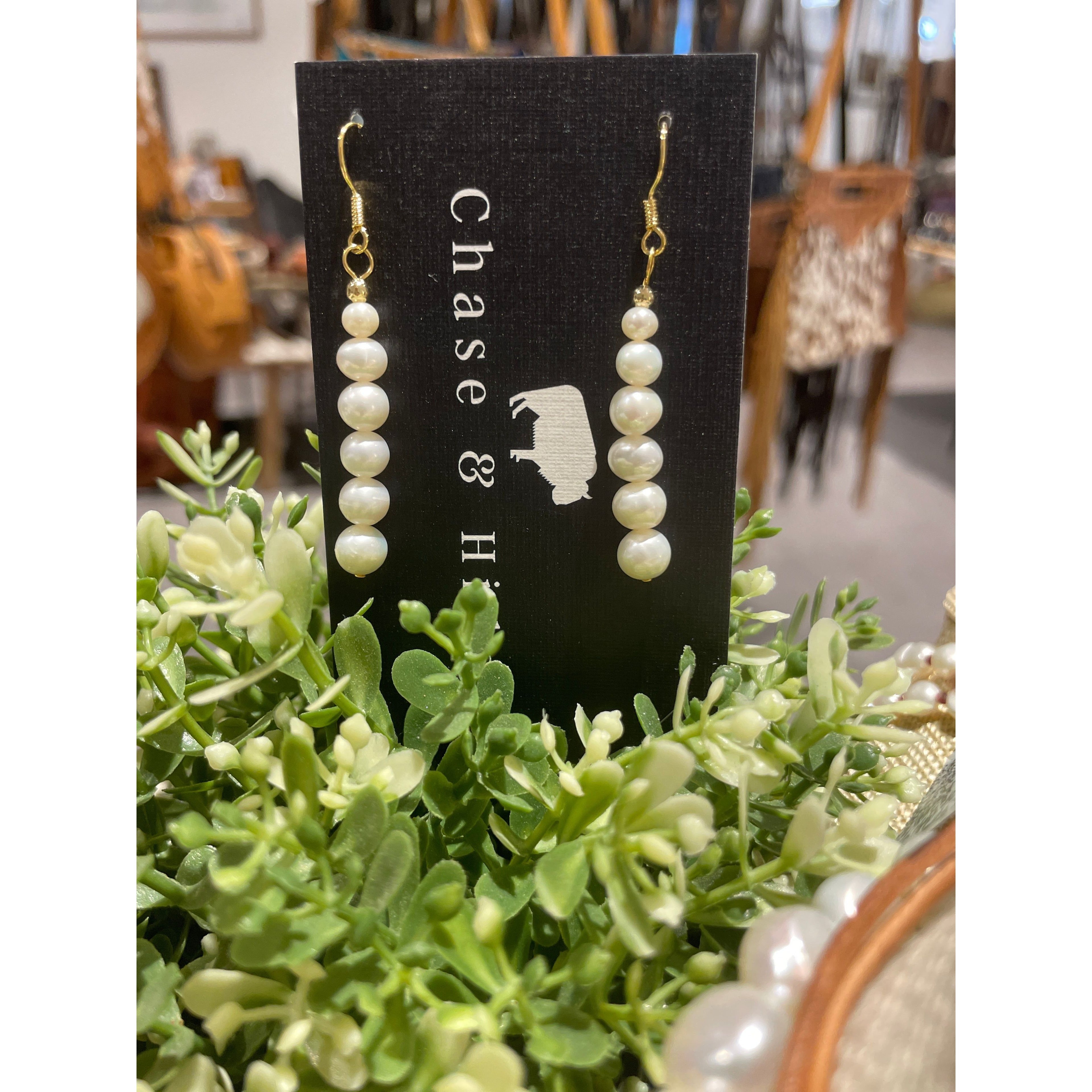Pearl drop earring