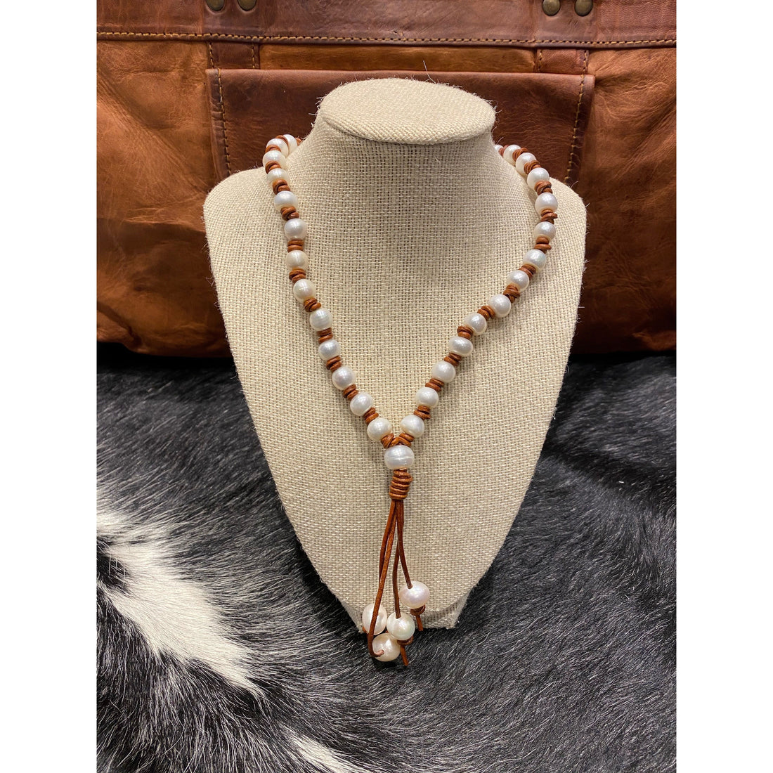 Pearl and leather necklace dark tan