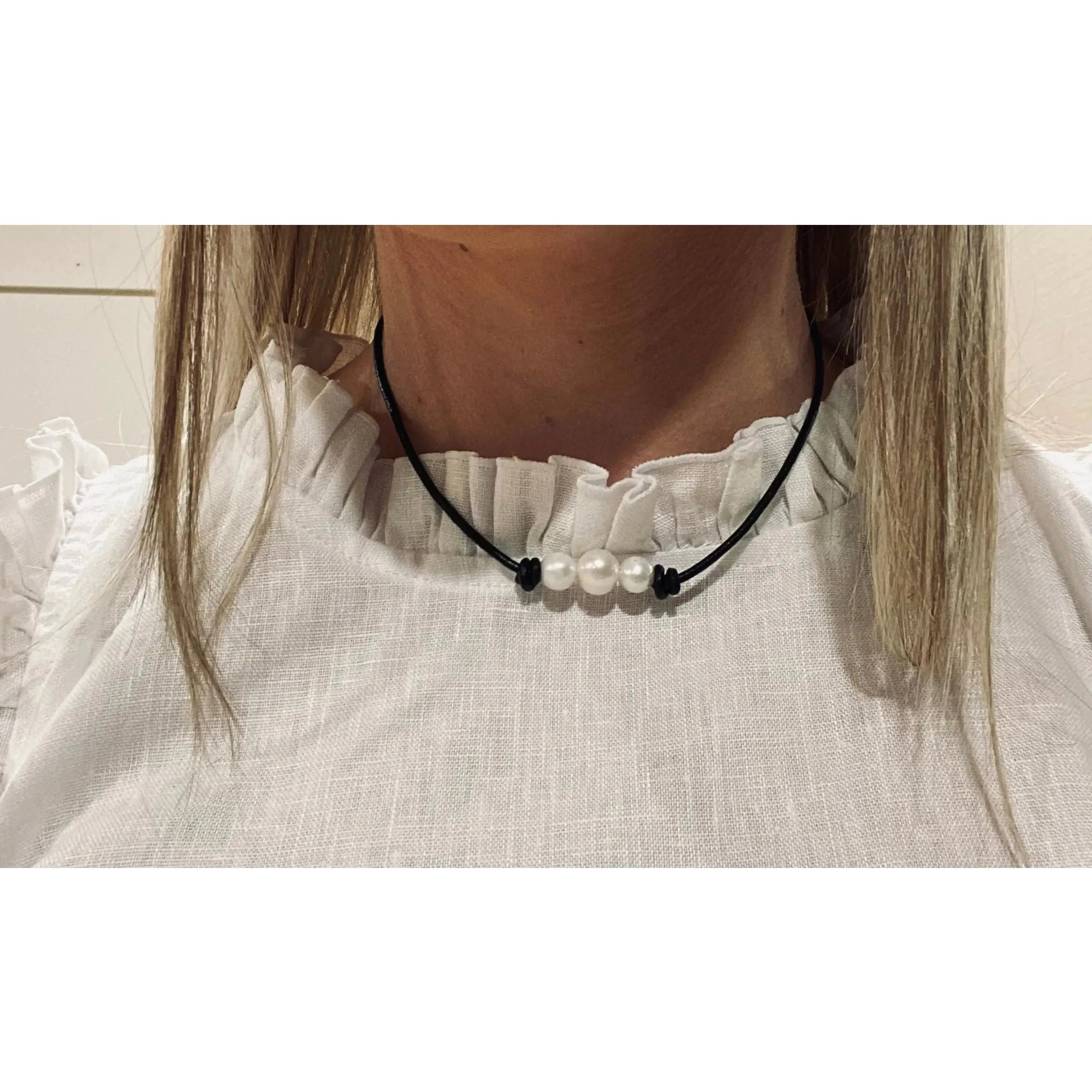 Pearls on black leather choker / necklace