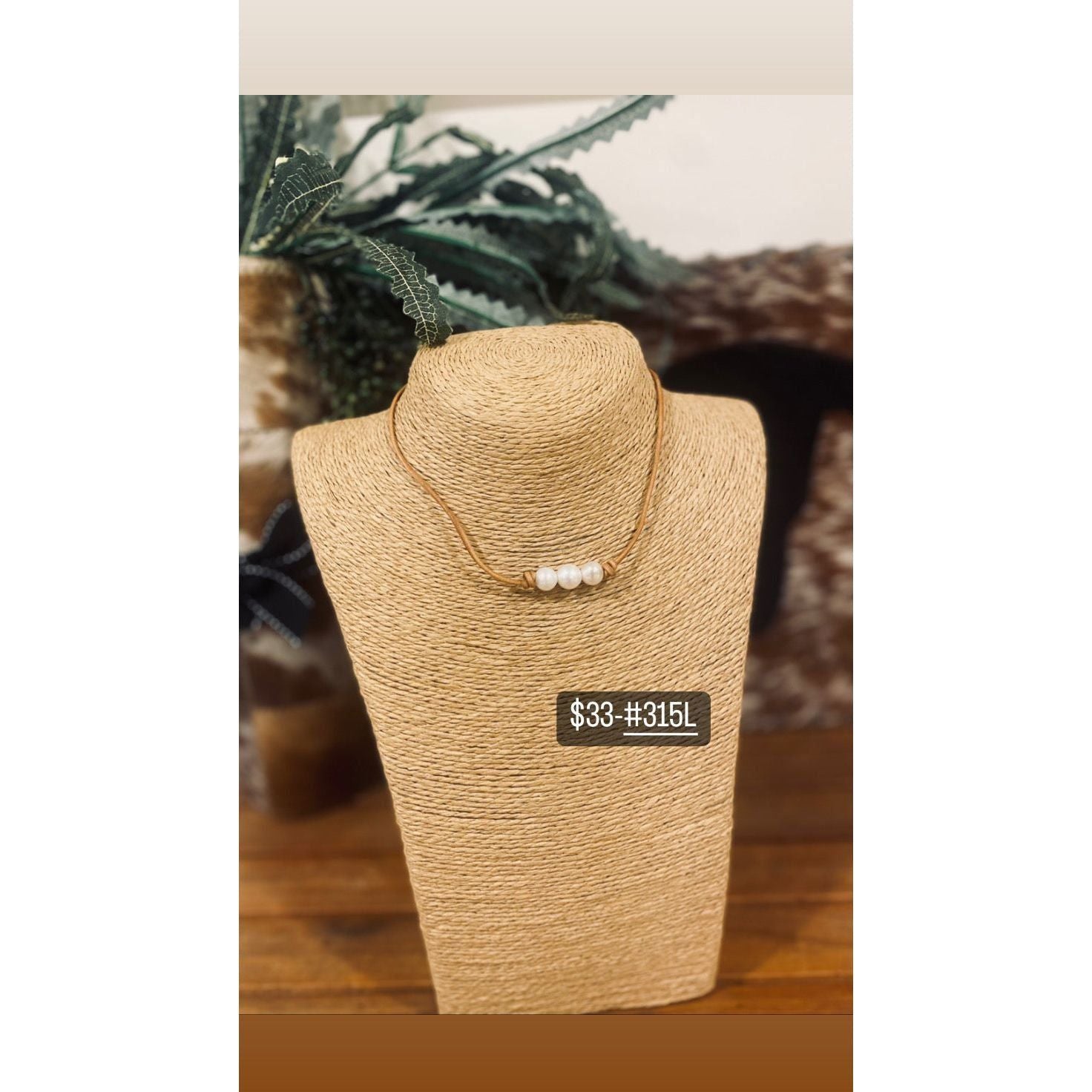 Pearls on light leather choker / necklace