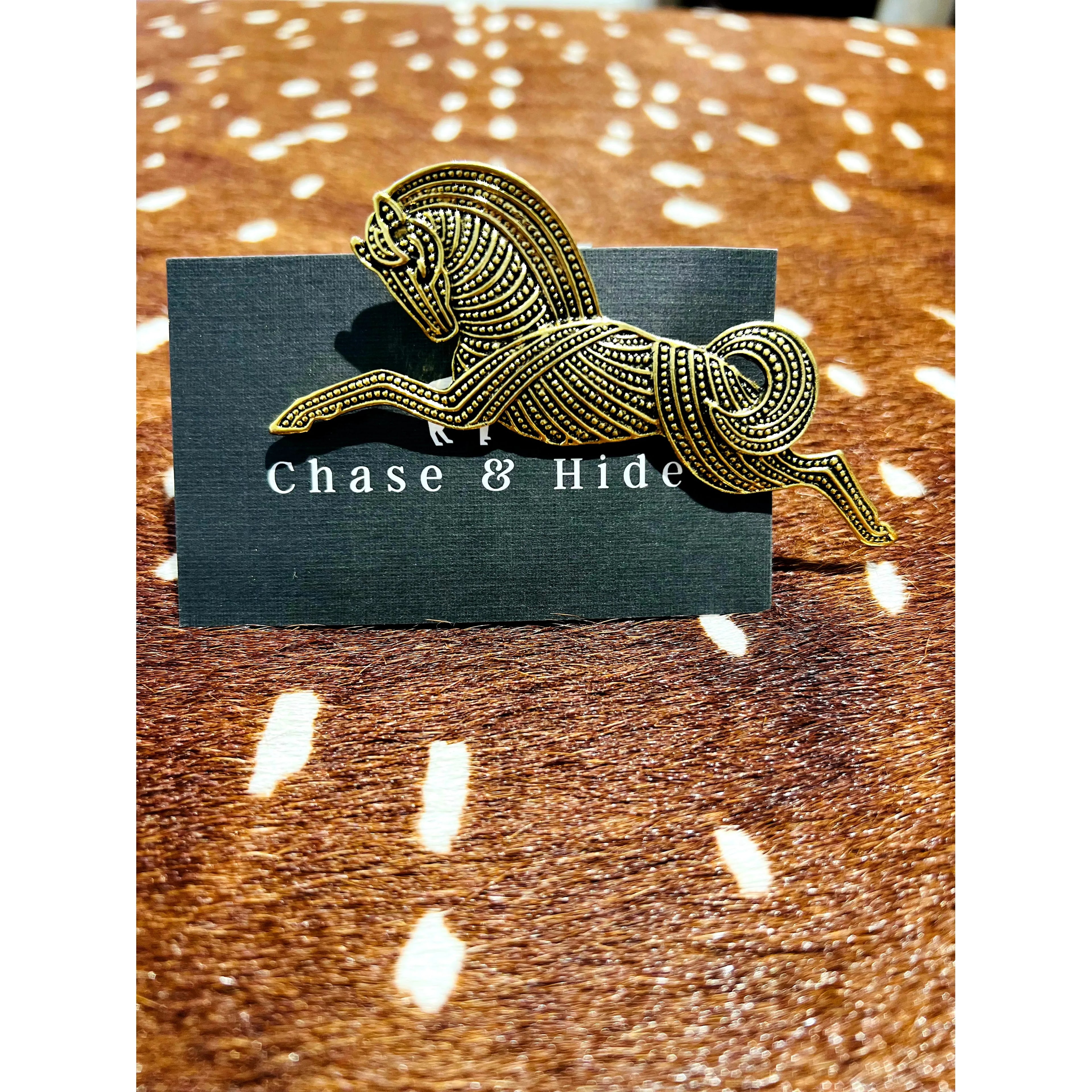 Horse brooch gold