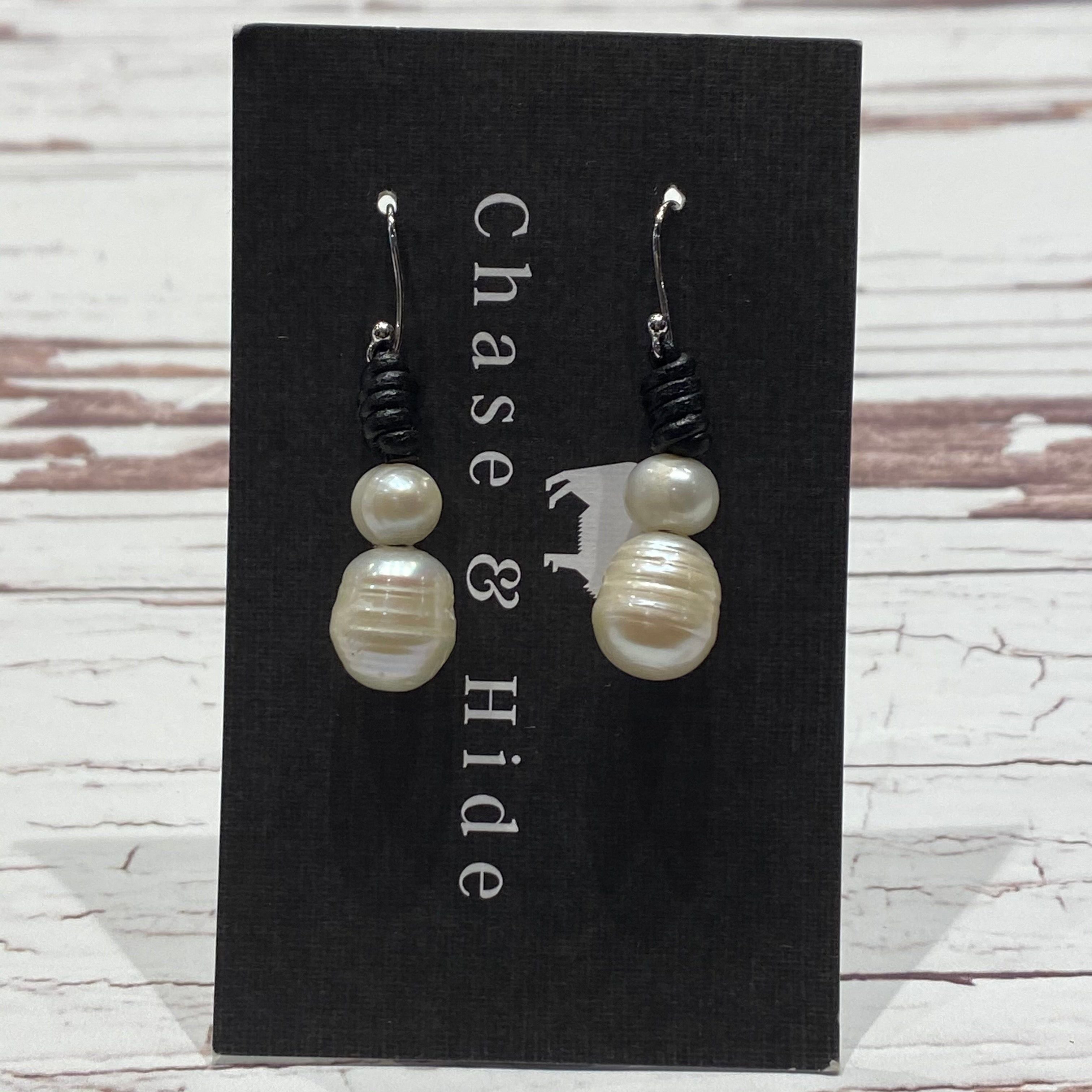 Leather and Pearl Earrings black