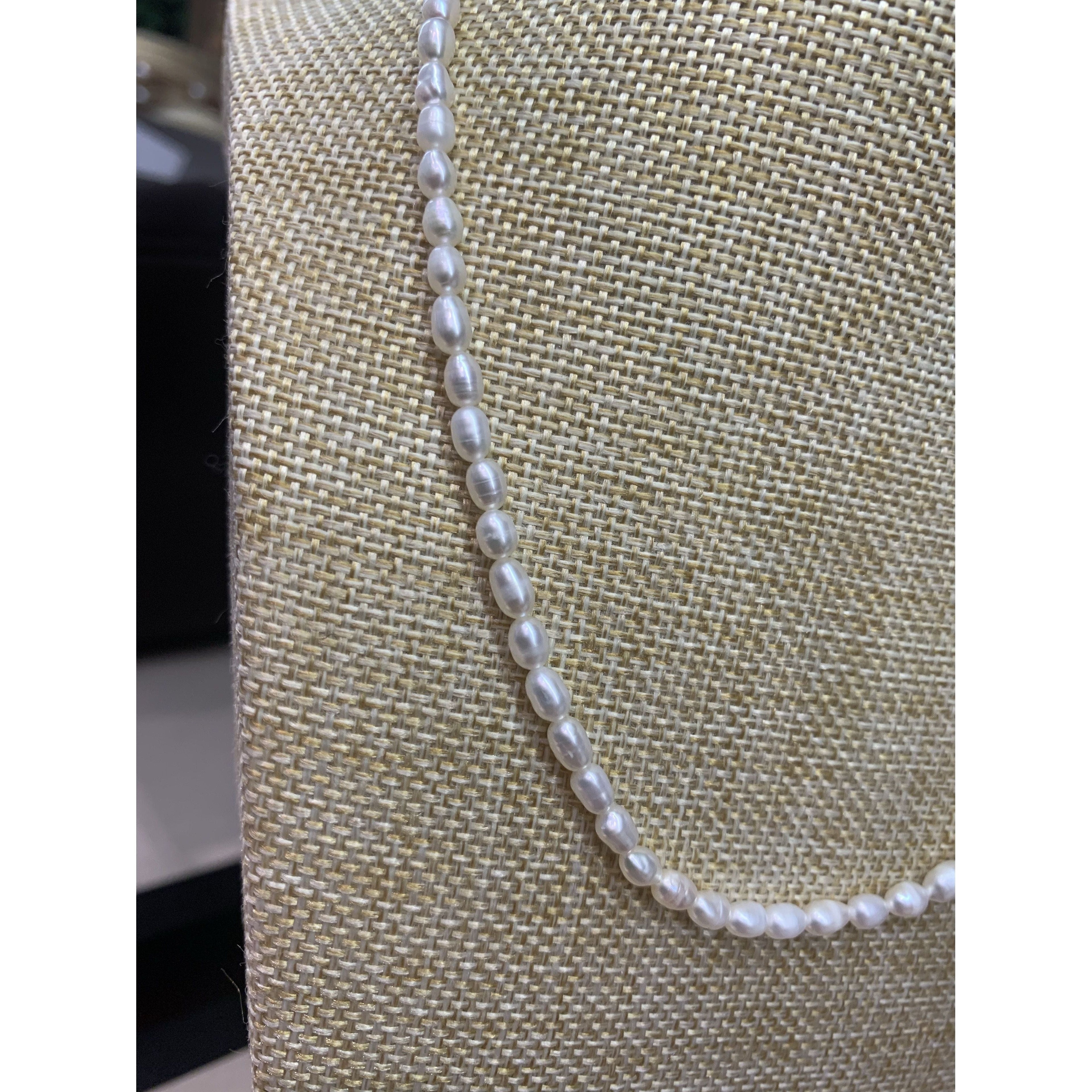 Dainty Pearls choker / necklace