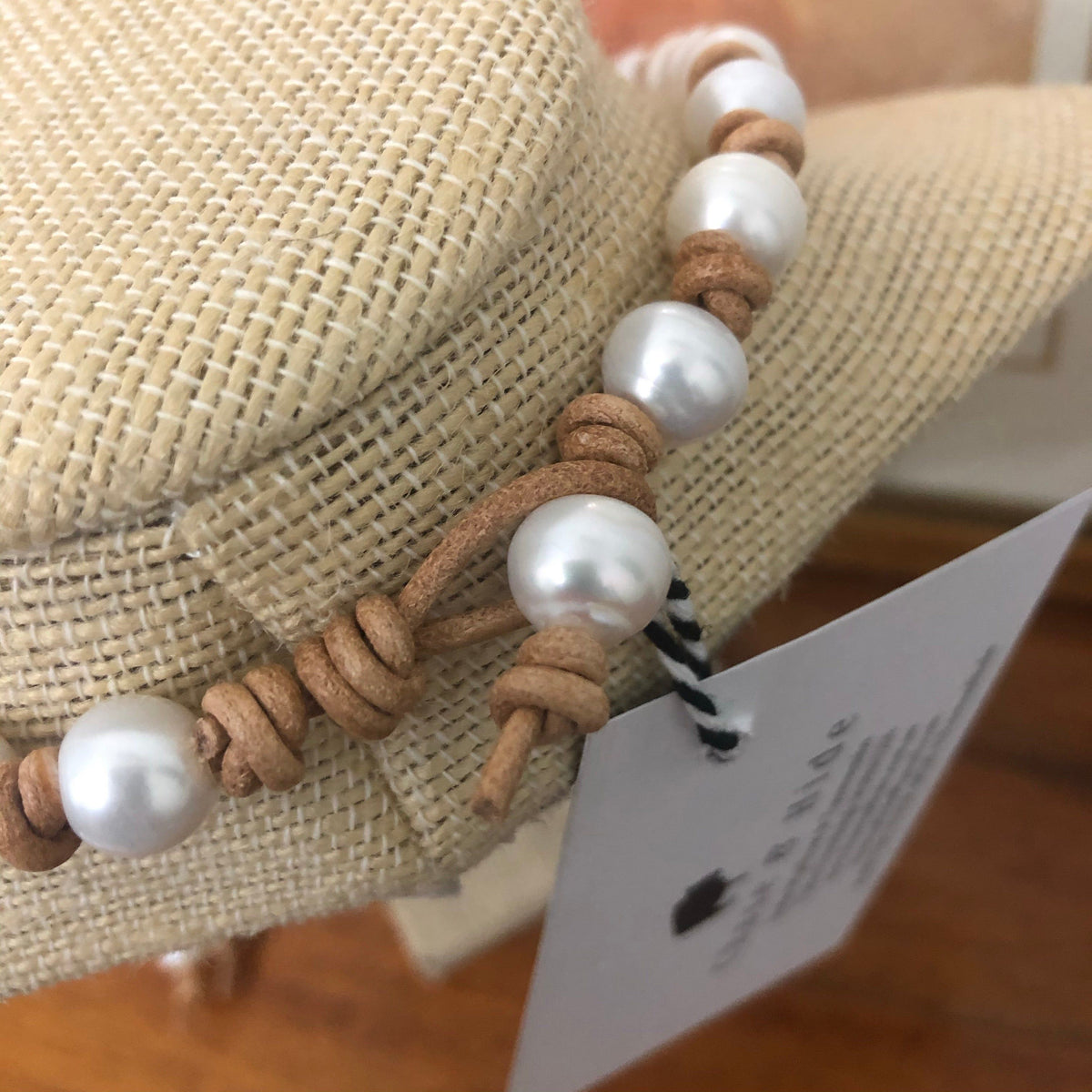 Pearl and leather necklace light natural tan