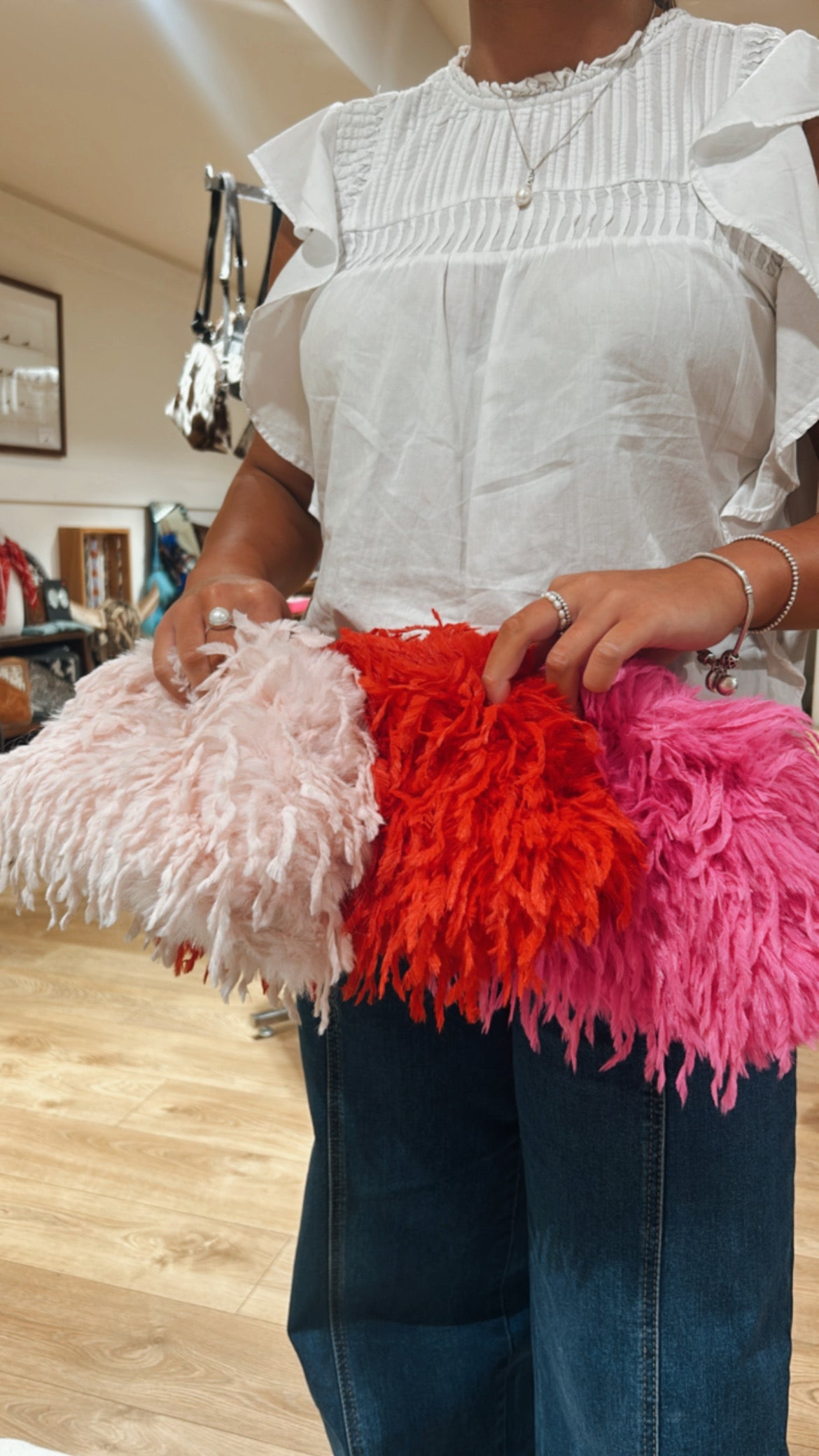 Feather clutch 